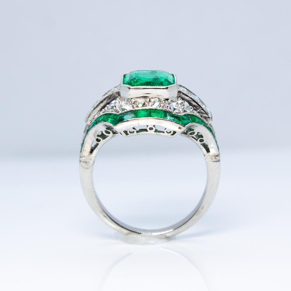 Women's Estate Vintage Antique Platinum Art Deco Columbian Emerald and Diamond Ring