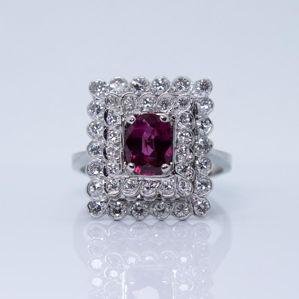 1.05ct Oval Ruby and Diamond Ring For Sale 3