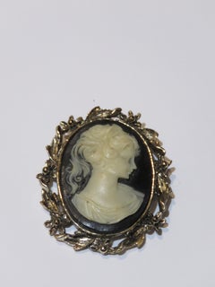 Estate Vintage Black and White Carved Cameo Brooch Pendant Pin with Lady