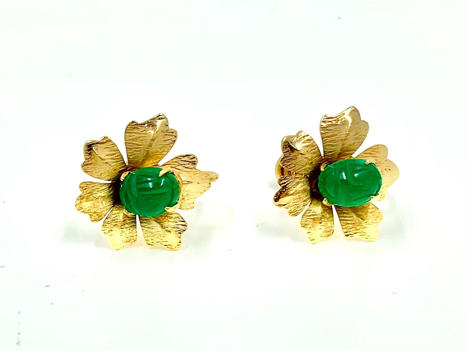 Estate Vintage Carved Scarab Amulet Chrysoprase 14K Yellow Gold Flower Earrings In Good Condition For Sale In New York, NY