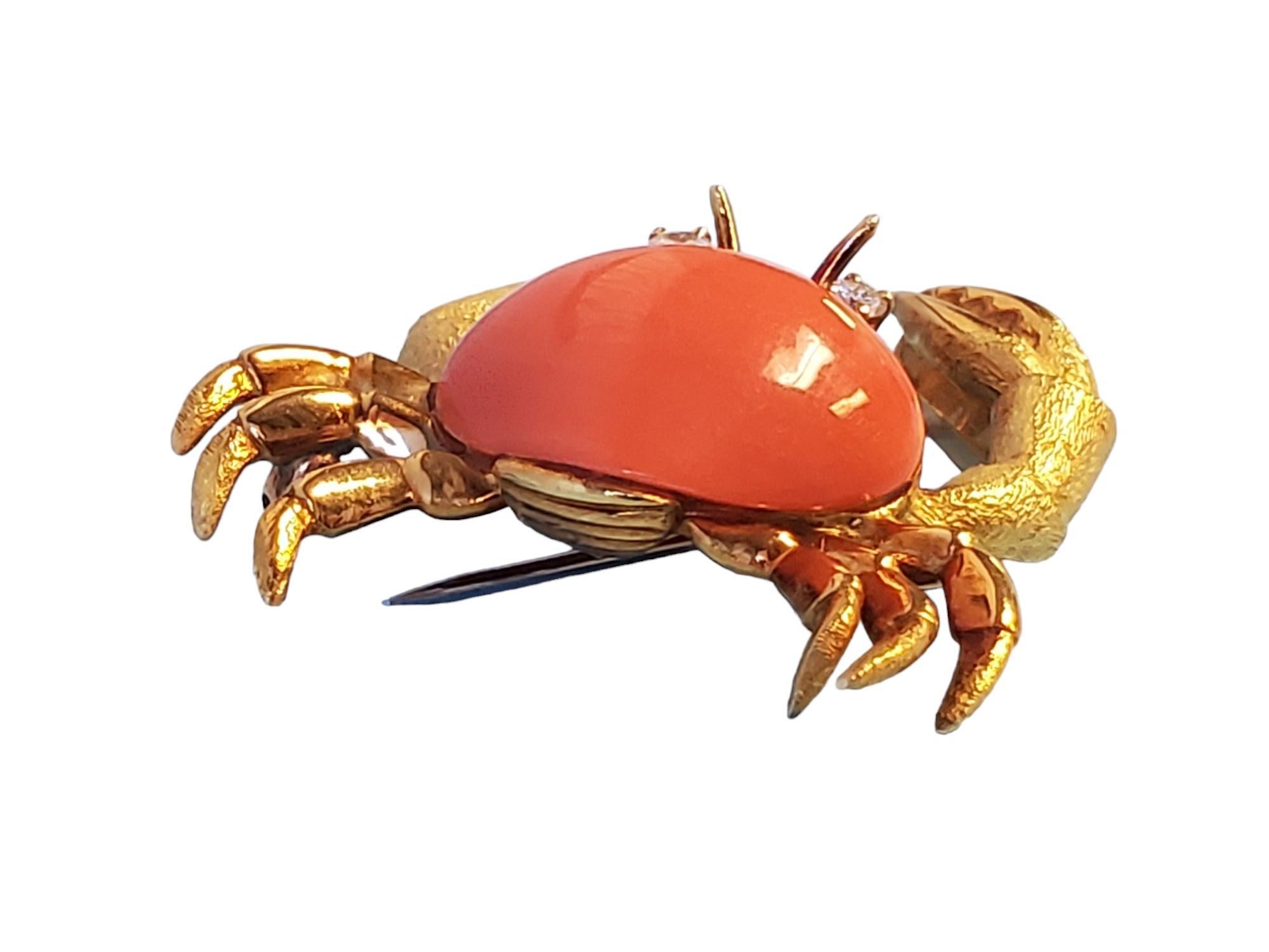 Estate Vintage Crab Brooch Pin 18k Yellow Gold Angel Skin Coral Body VS Diamonds In Good Condition For Sale In Overland Park, KS