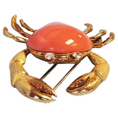 Broche crabe vintage en or jaune 18 carats, corail peau d'ange et diamants VS