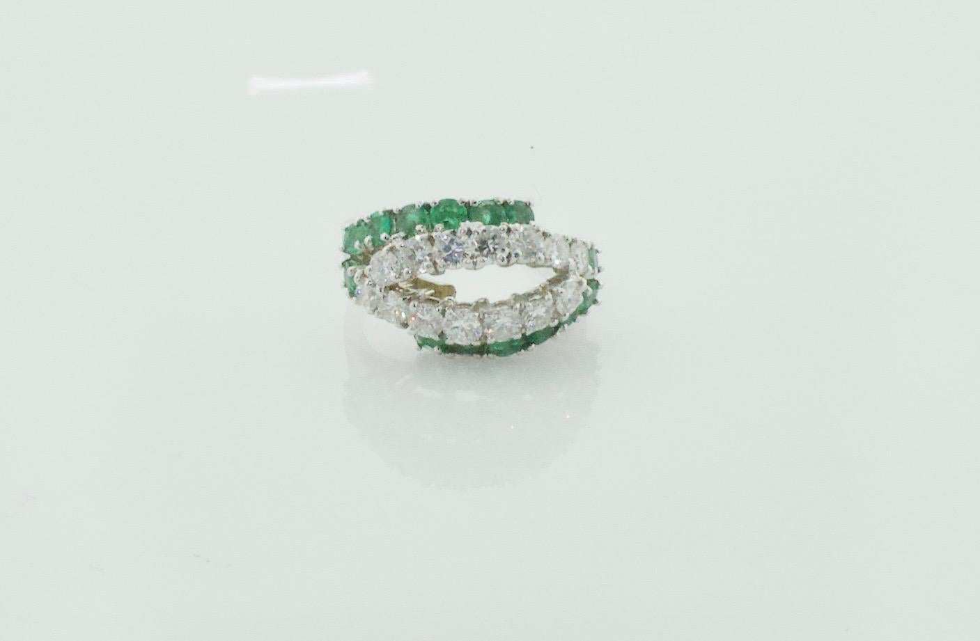 Retro Estate Vintage Emerald and Diamond Ring in 18k White Gold For Sale