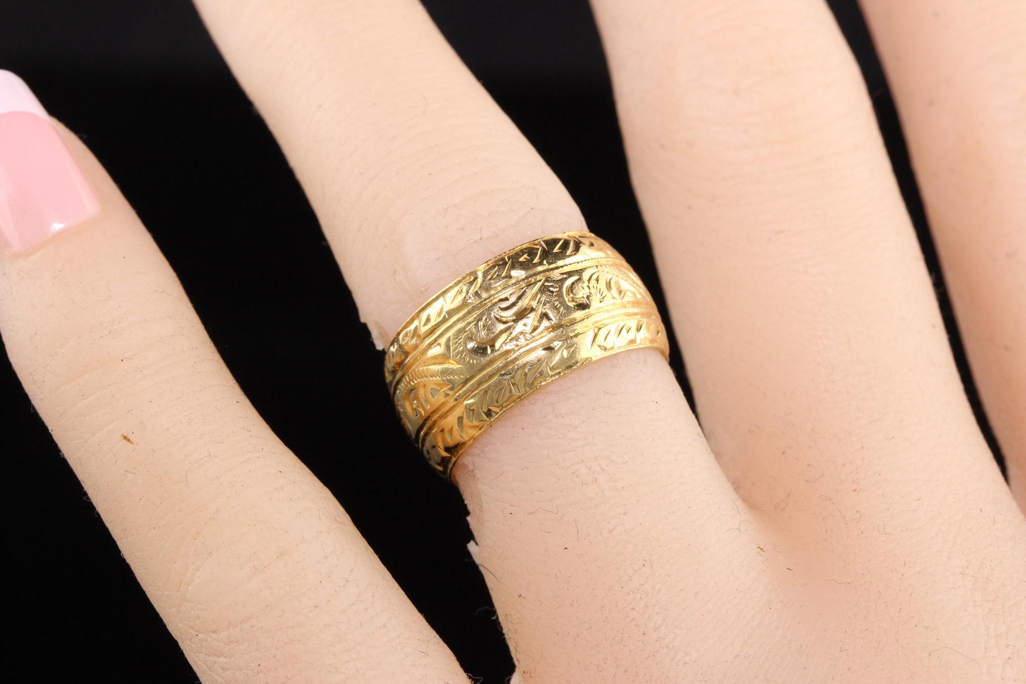 Estate Vintage English 18K Yellow Gold Engraved Wide Wedding Band In Good Condition For Sale In Great Neck, NY