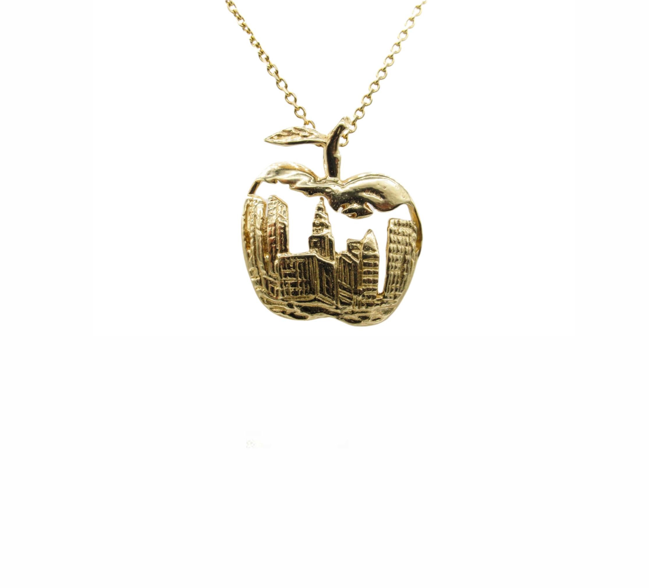 Estate Vintage New York Skyline Big Apple Charm Pendant 14k Yellow Gold 6