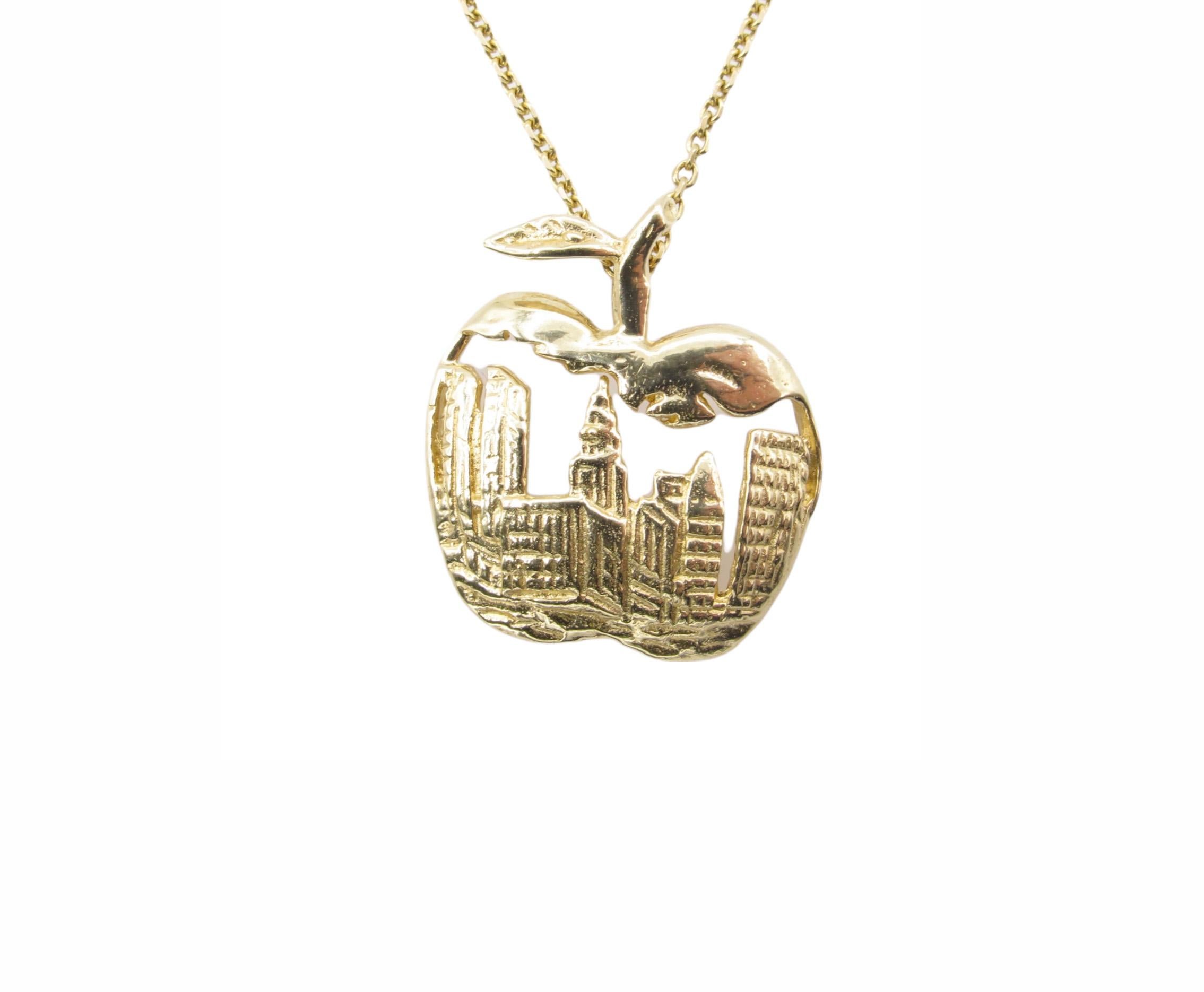 Estate Vintage New York Skyline Big Apple Charm Pendant 14k Yellow Gold 8