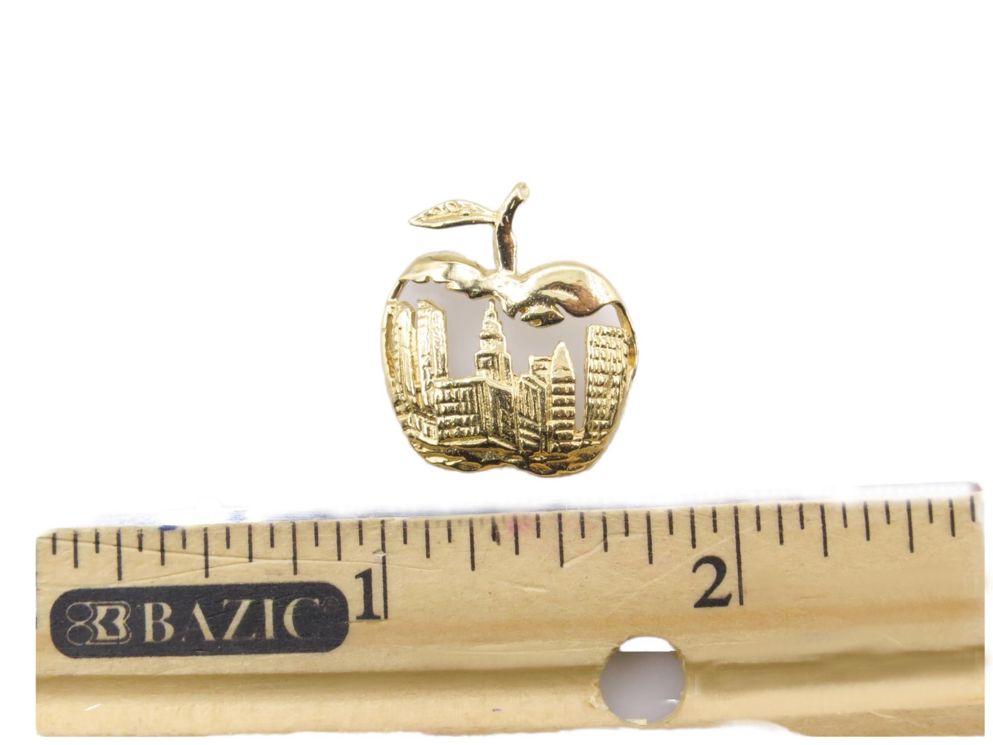 Women's or Men's Estate Vintage New York Skyline Big Apple Charm Pendant 14k Yellow Gold