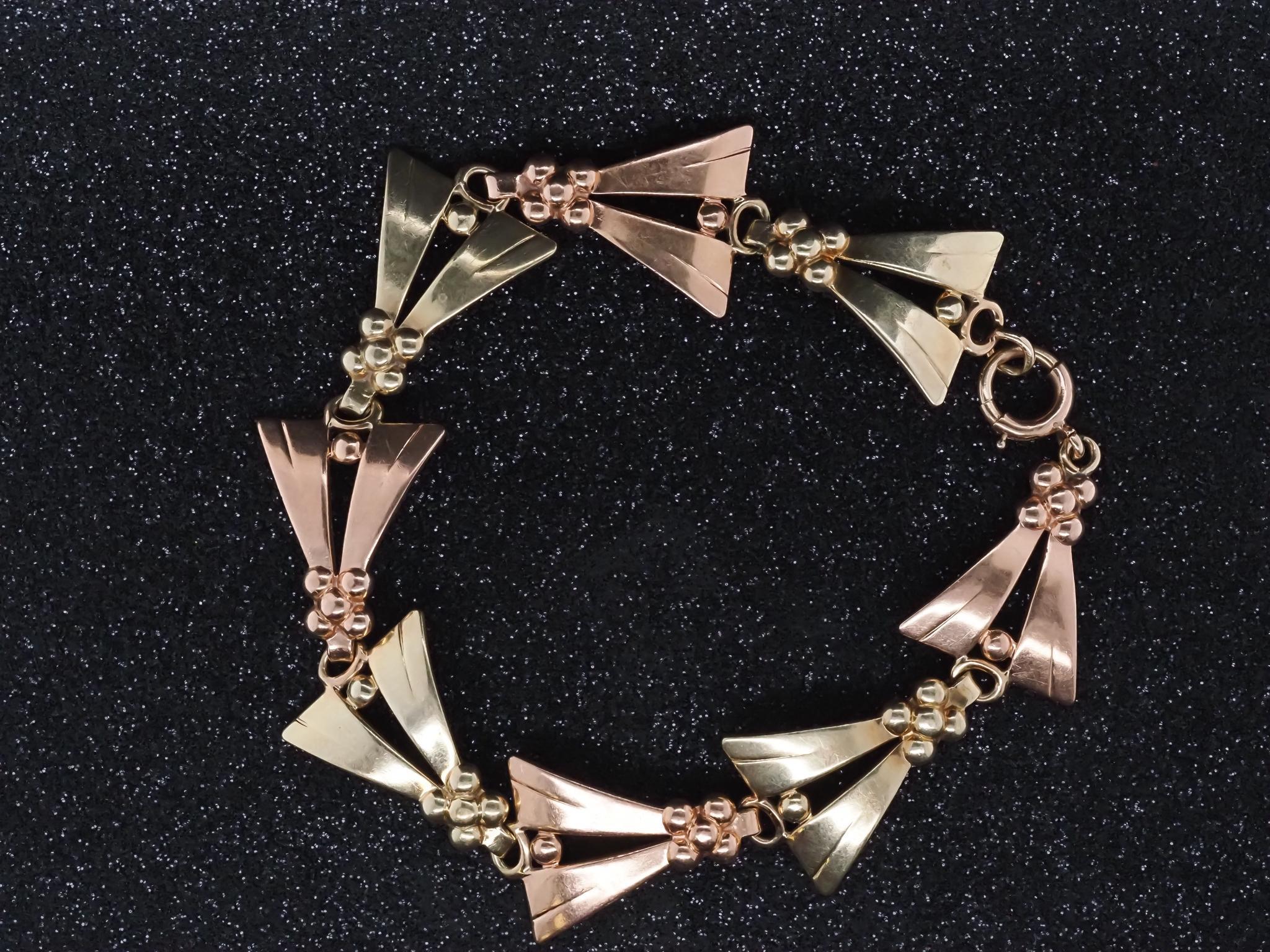 Nachlass Vintage Tiffany & Co. Rose und Gelbgold 14K Goldarmband - VHK#998a

Artikel-Details:

Jahr: 1970er Jahre

Schöpfer: Tiffany & Co.
Metall-Typ: 14K Rose und Gelbgold [Punziert, und getestet]
Gewicht: 21,8 Gramm (alle Artikel