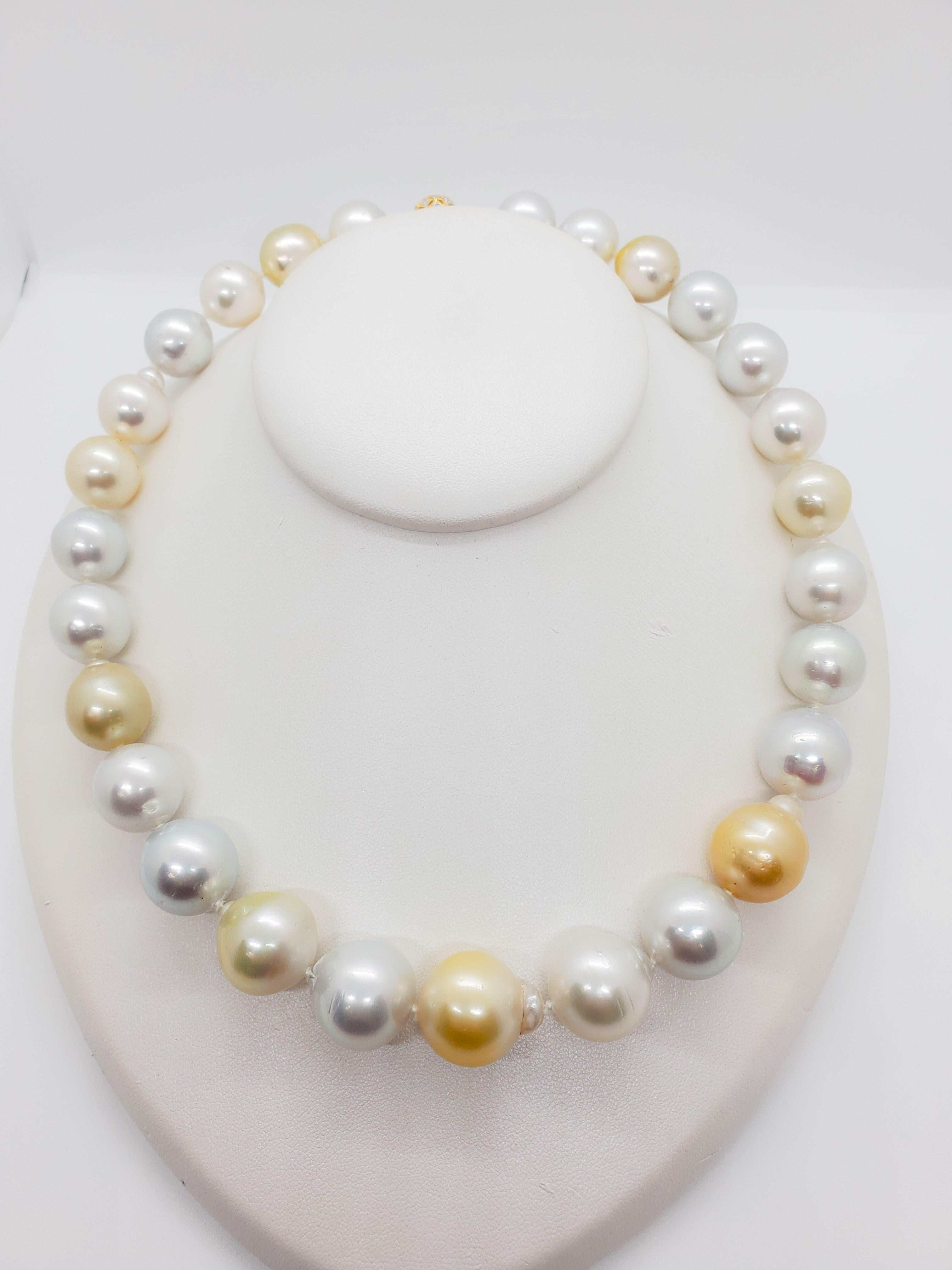  White and Yellow South Sea Pearl Necklace with Diamond Clasp For Sale 2