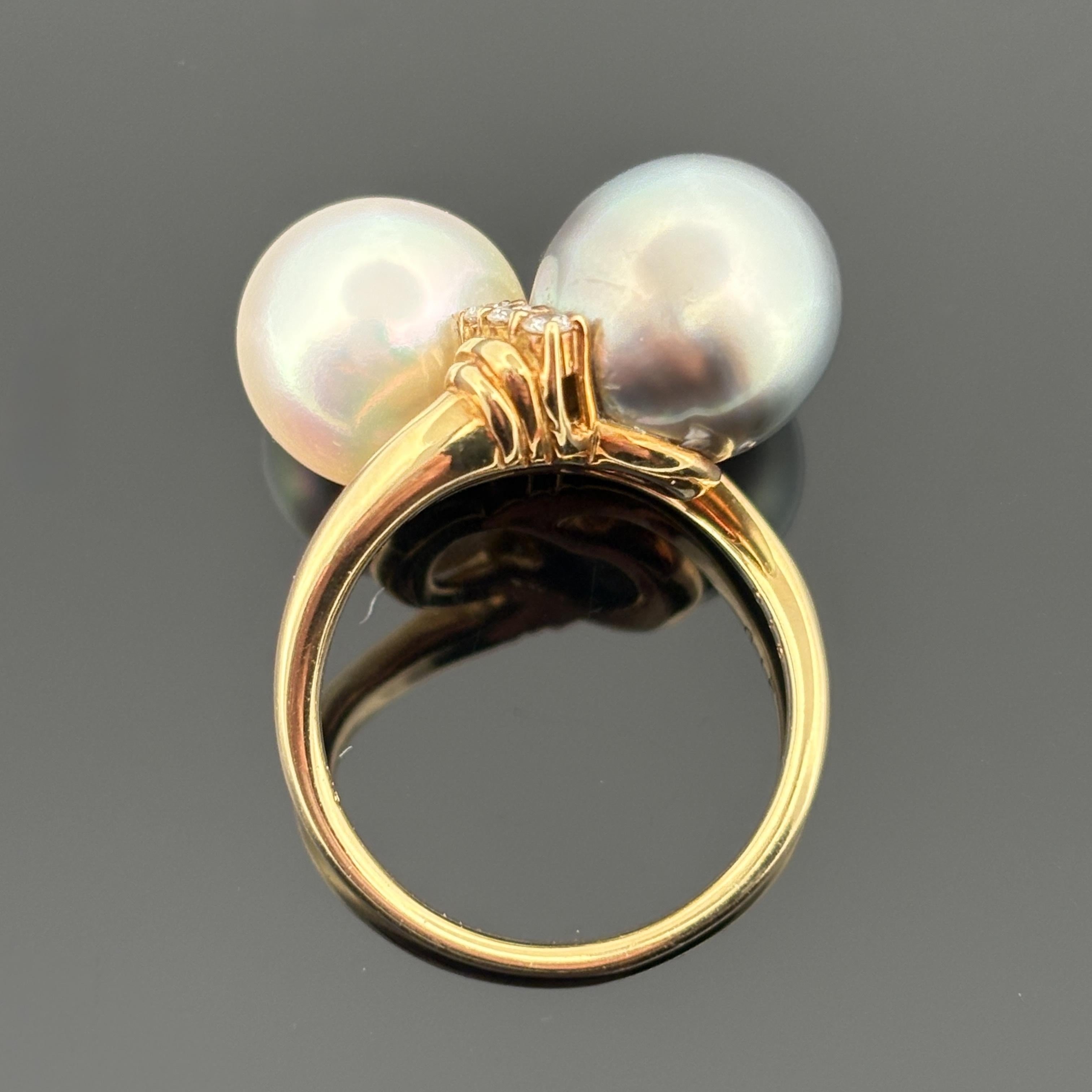 Estate Weiß & Schwarz 10,5 mm Perle Diamant Moi et Toi Ring 18k Gelbgold im Angebot 1