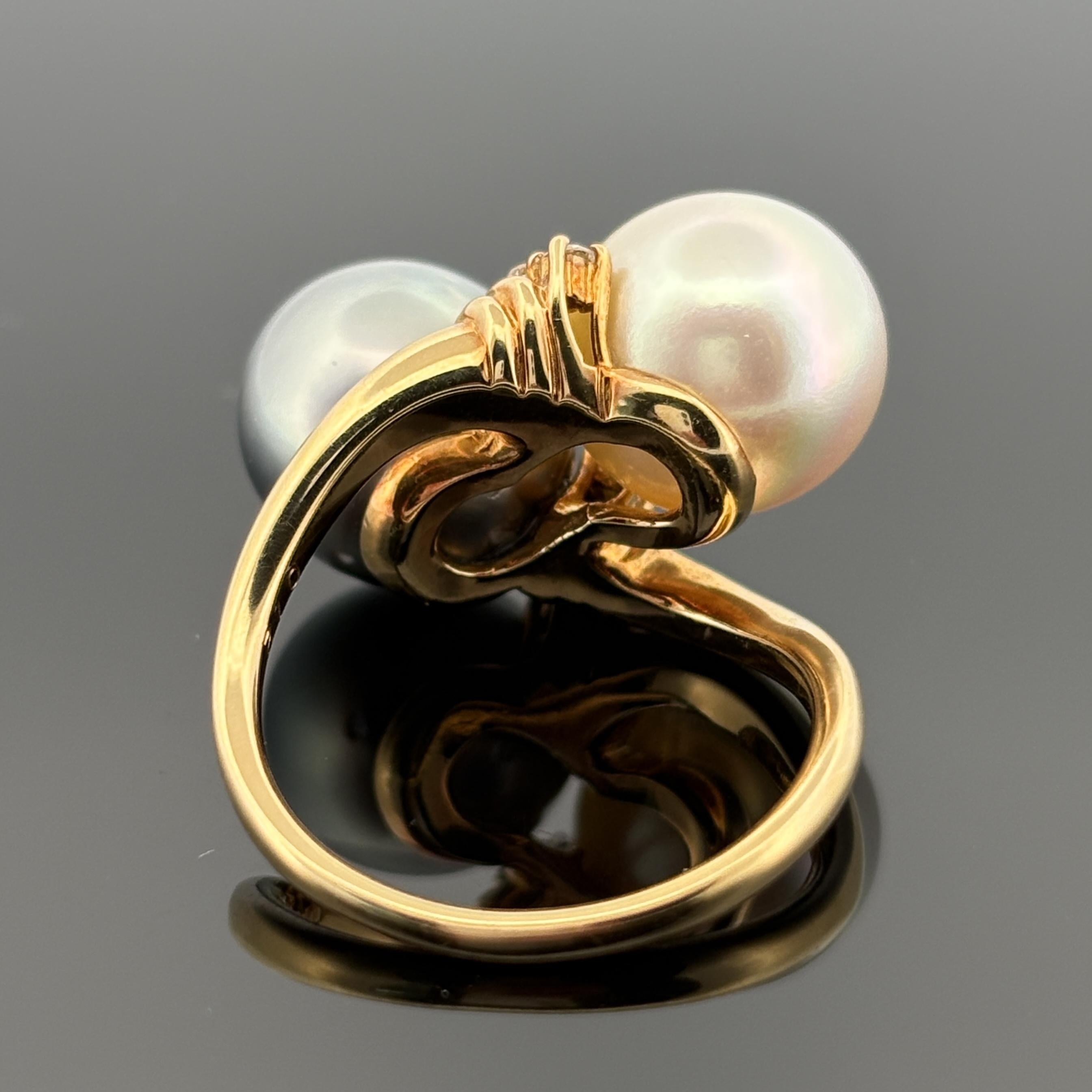 Estate Weiß & Schwarz 10,5 mm Perle Diamant Moi et Toi Ring 18k Gelbgold im Angebot 2