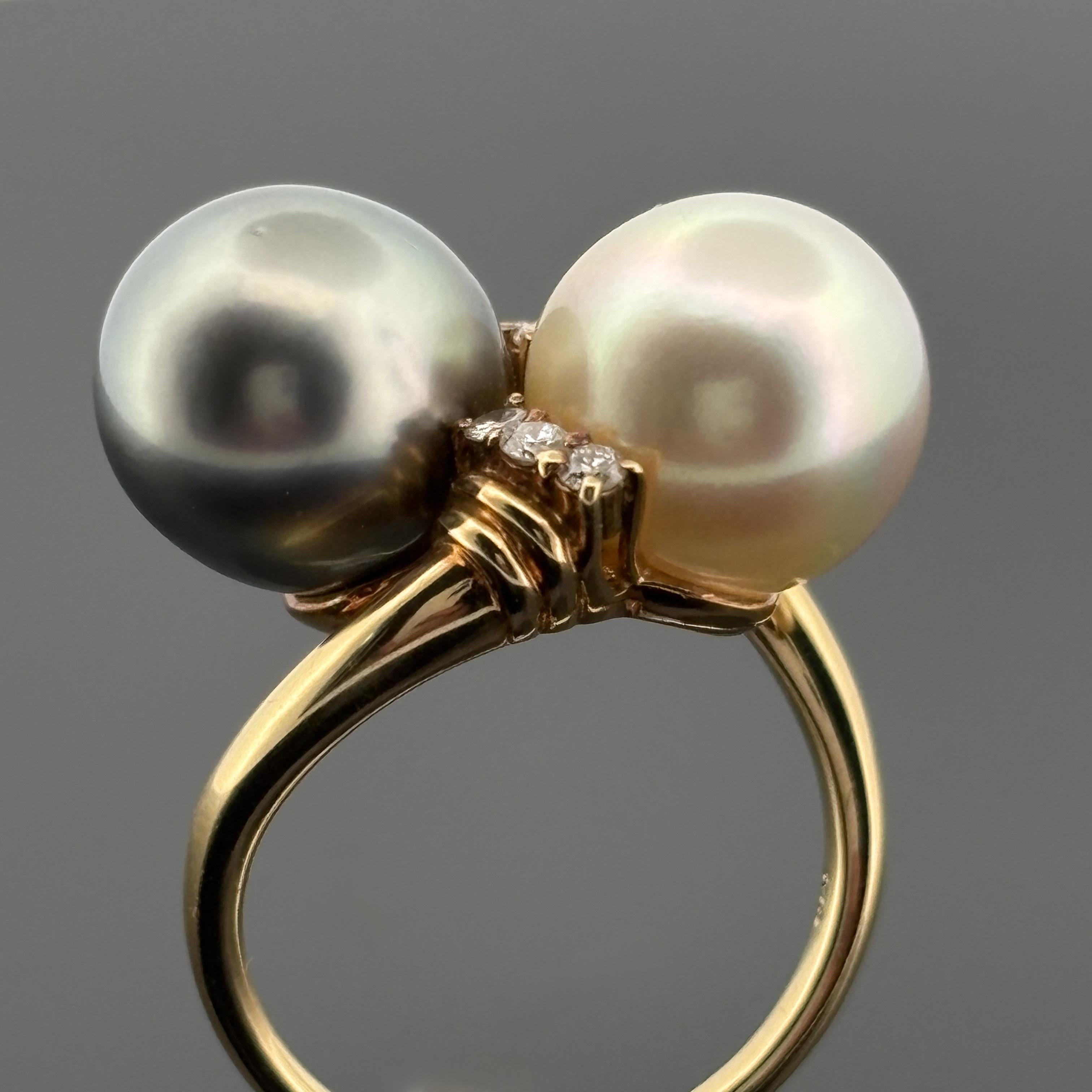 Estate Weiß & Schwarz 10,5 mm Perle Diamant Moi et Toi Ring 18k Gelbgold im Angebot 3