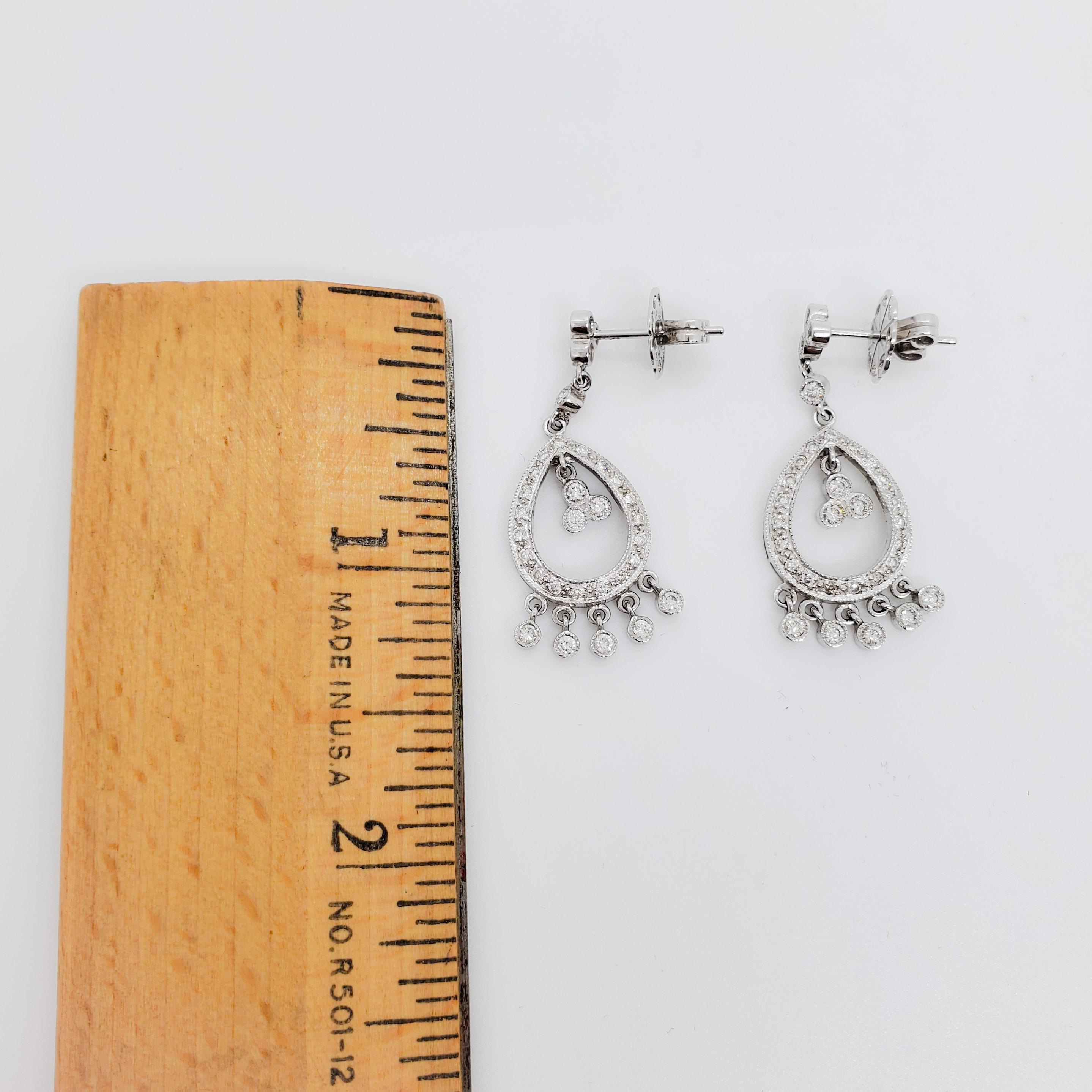 White Diamond Chandelier Earrings in 18k White Gold In New Condition For Sale In Los Angeles, CA