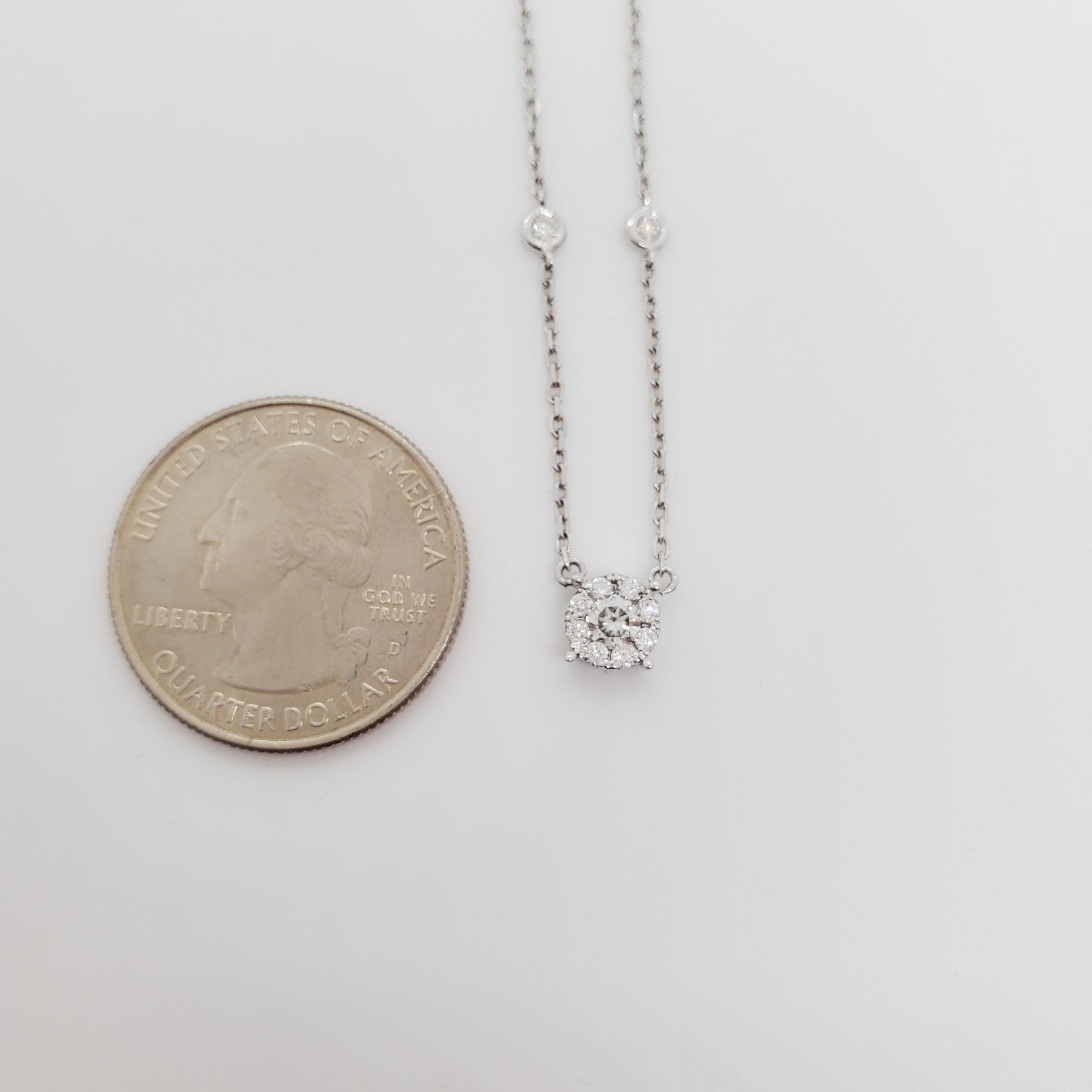 White Diamond Cluster Pendant Necklace in 14k White Gold In Excellent Condition For Sale In Los Angeles, CA