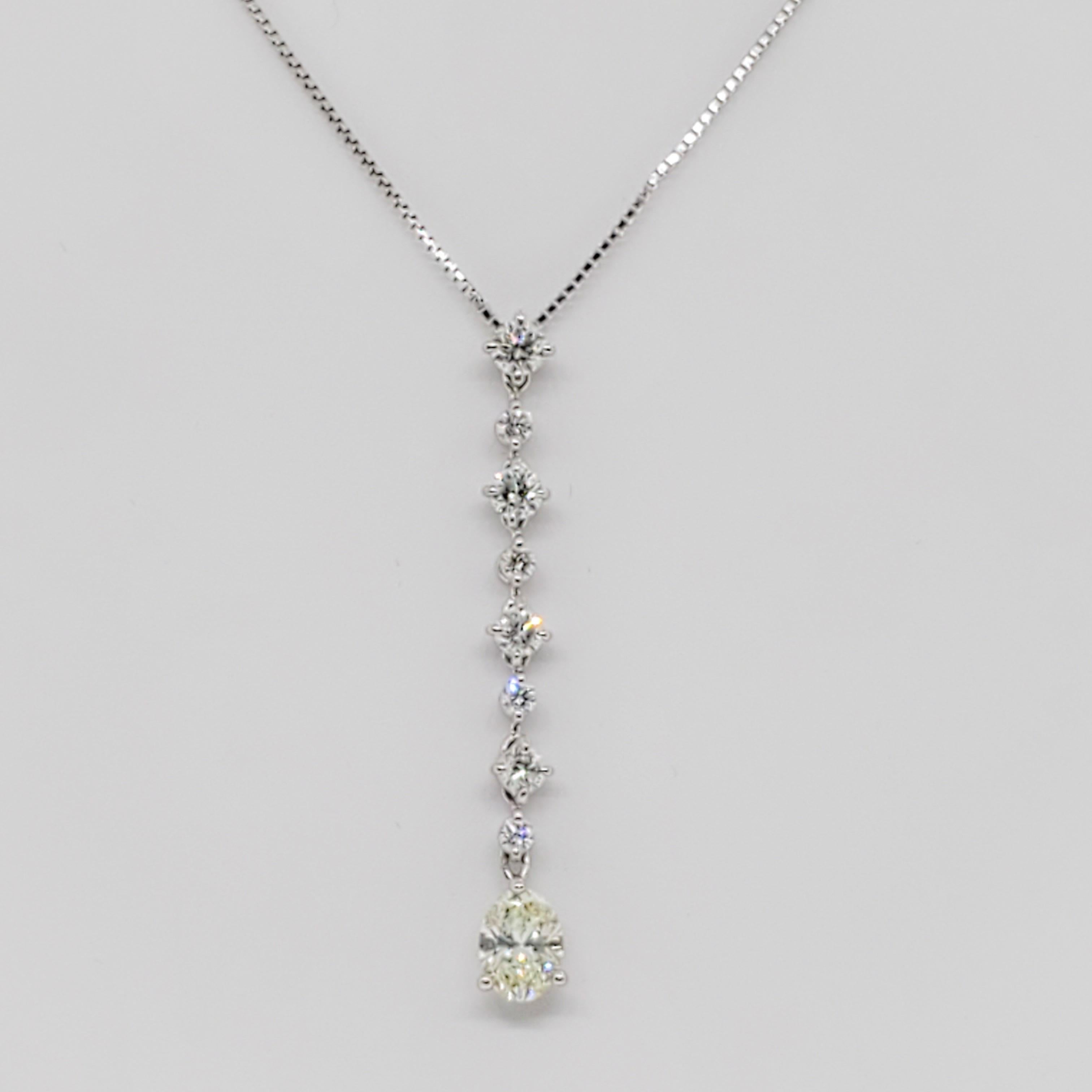 Estate White Diamond Oval Pendant Necklace in Platinum In Excellent Condition In Los Angeles, CA