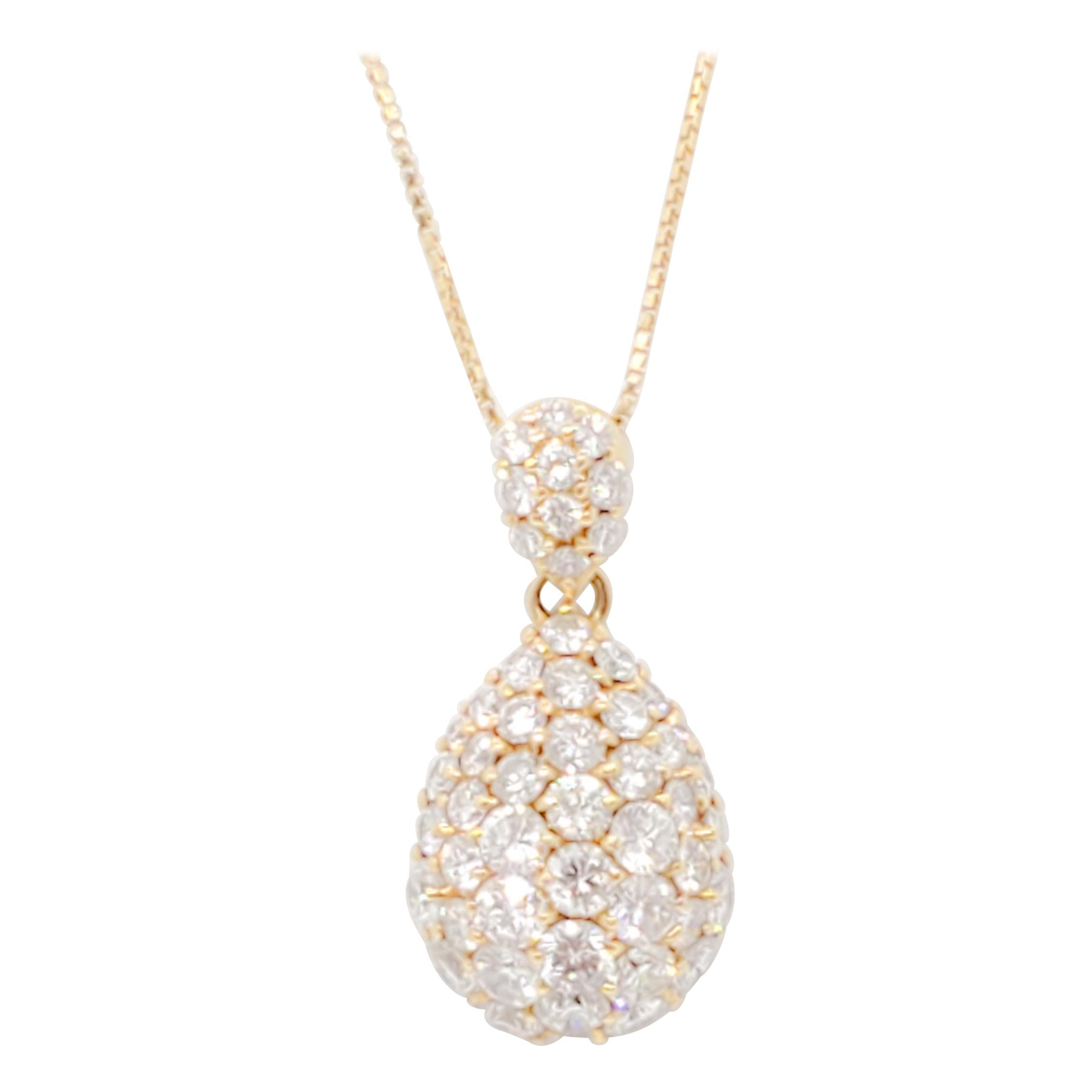 Estate White Diamond Round Pendant Necklace in 18k Yellow Gold