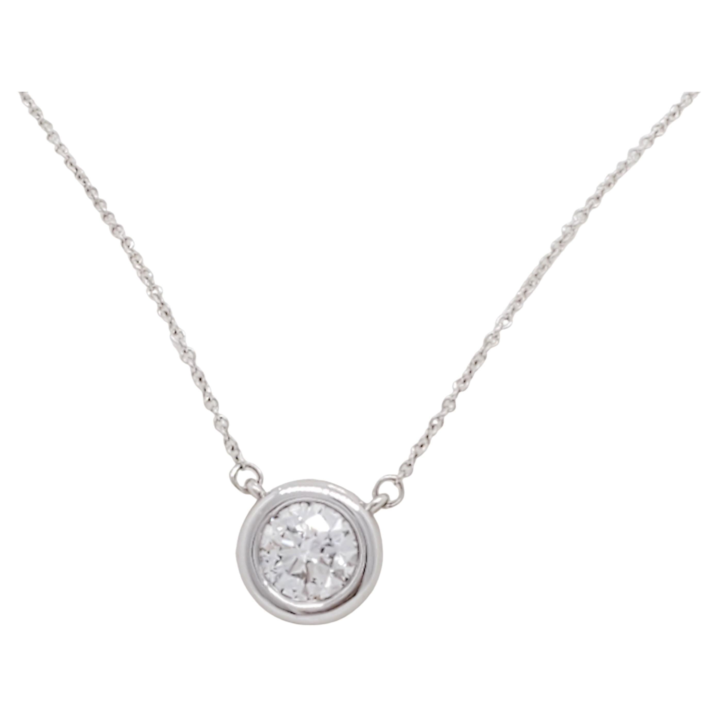 Collar Colgante Estate White Diamond Round Solitaire en Oro Blanco de 14k