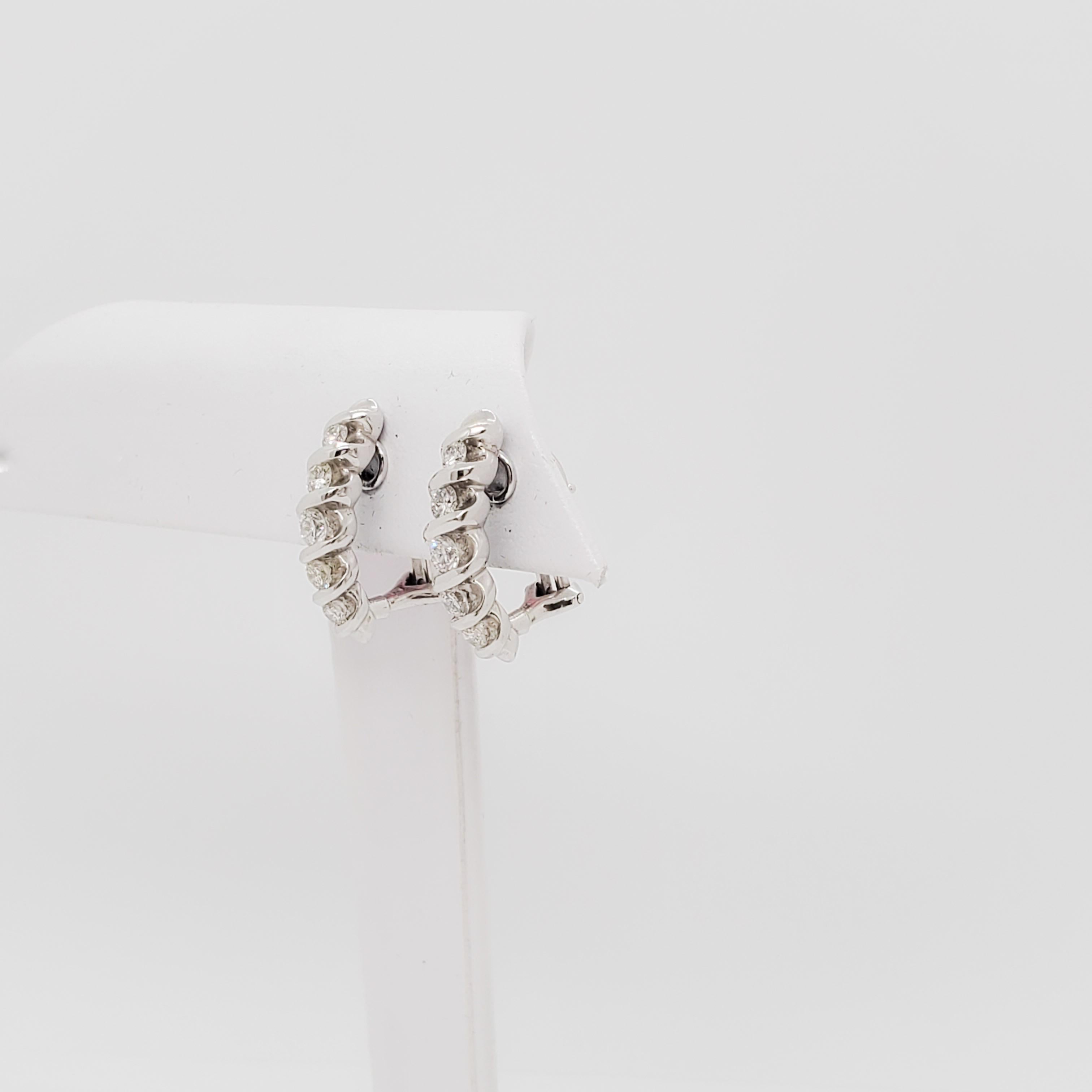 Créoles semi-créoles en or blanc 14 carats avec diamants blancs (succession) Unisexe en vente