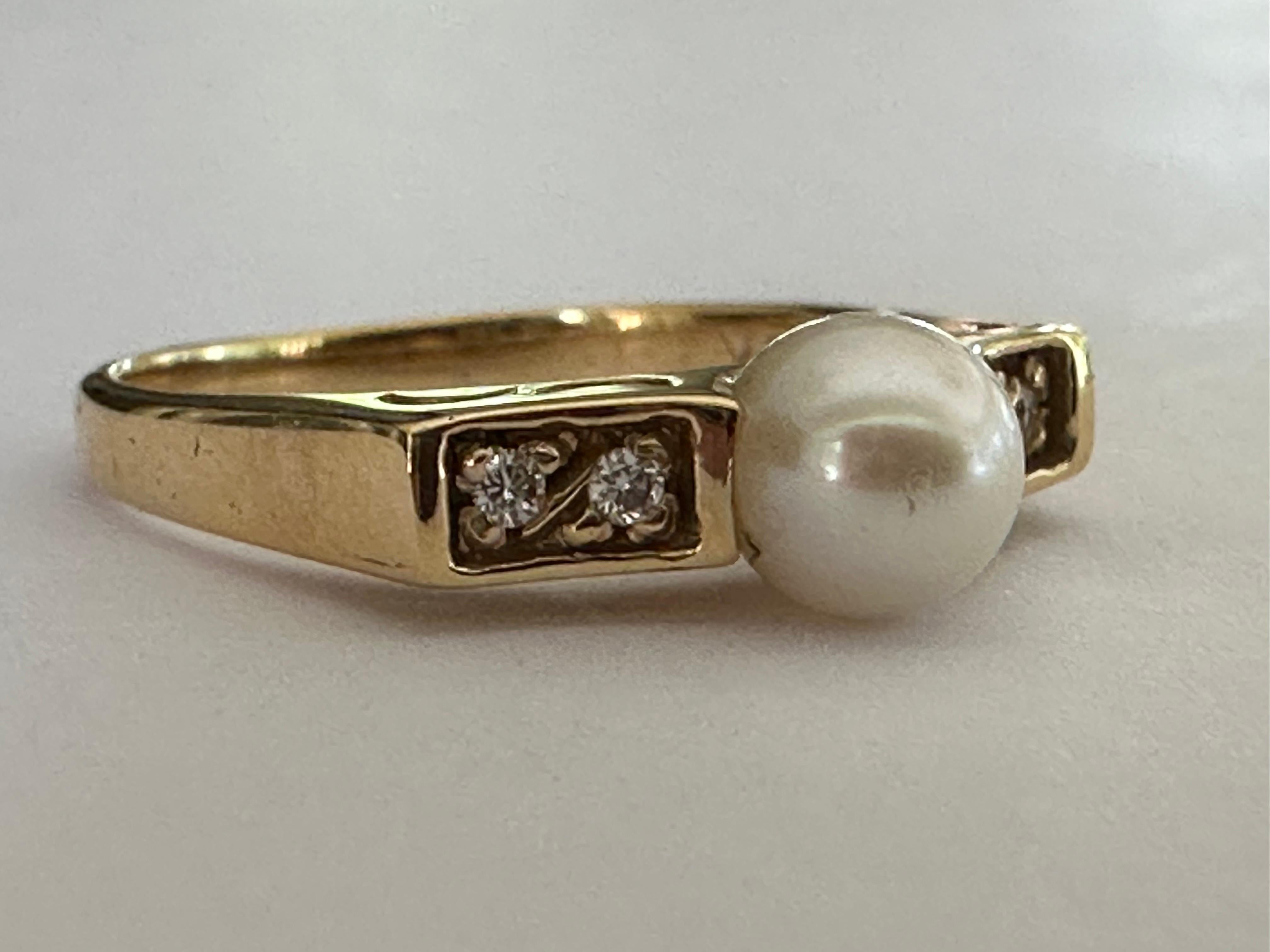 Round Cut Estate White Pearl and Diamond Ring For Sale