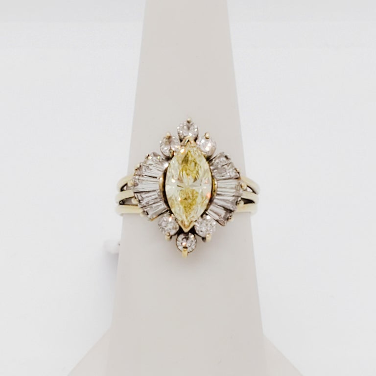 Estate Yellow and White Diamond Ring in 18k Yellow Gold For Sale at 1stDibs