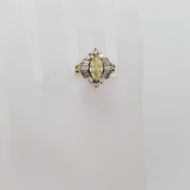Estate Yellow and White Diamond Ring in 18k Yellow Gold For Sale at 1stDibs