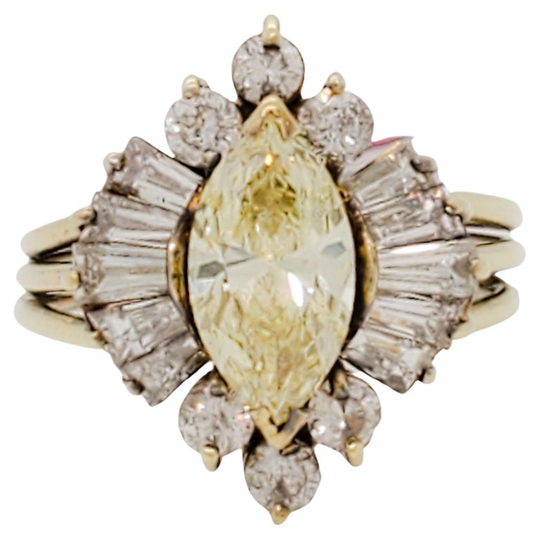 Estate Yellow and White Diamond Ring in 18k Yellow Gold For Sale at 1stDibs