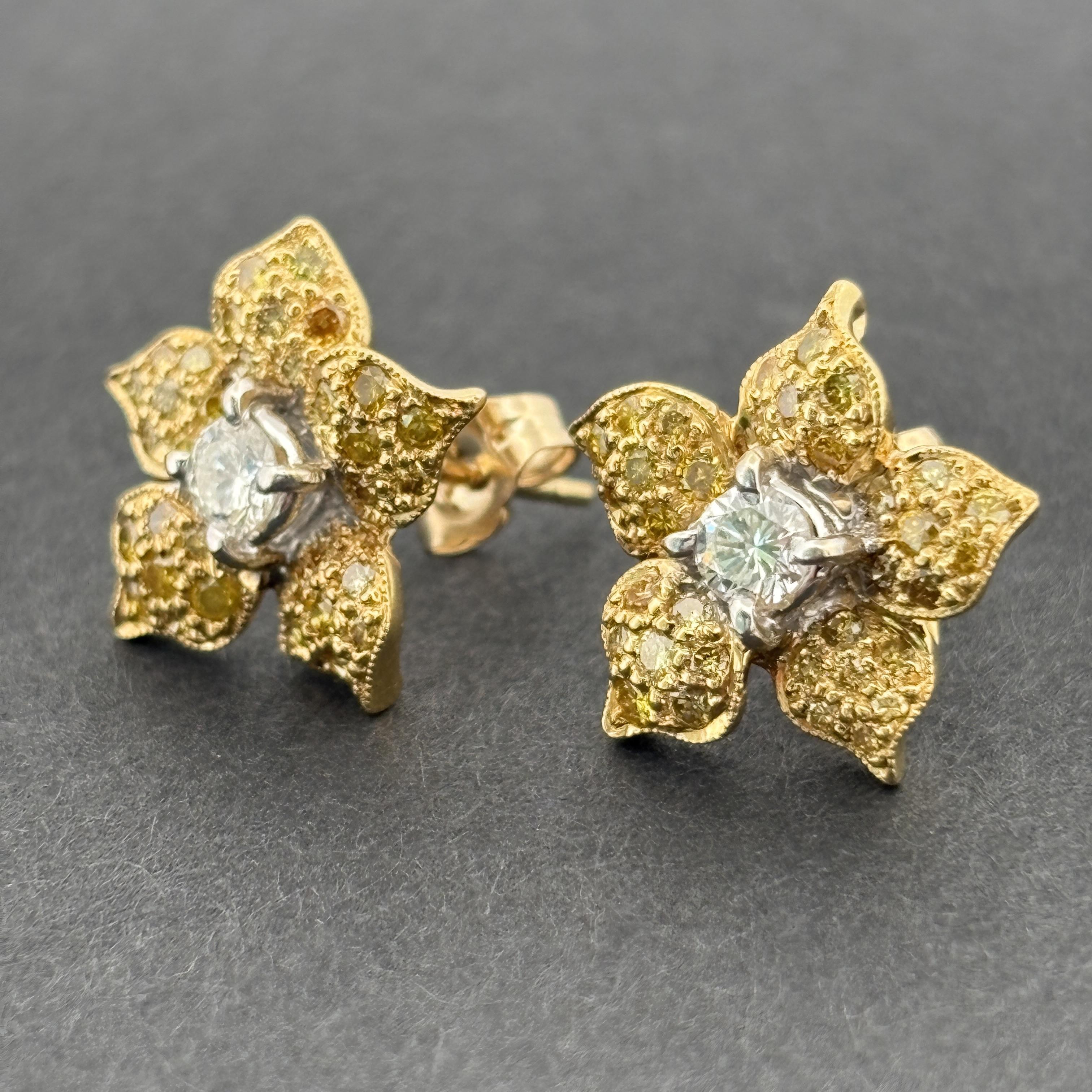 18K Gelb & Weißgold Plumeria-inspirierte Ohrringe mit bestrahlten gelben Diamanten - 0,34ctw Center Diamanten

Diese auffälligen Ohrringe aus 18-karätigem Gelbgold mit einer Weißgoldfassung in der Mitte erinnern an blühende Plumeria-Blüten und sind