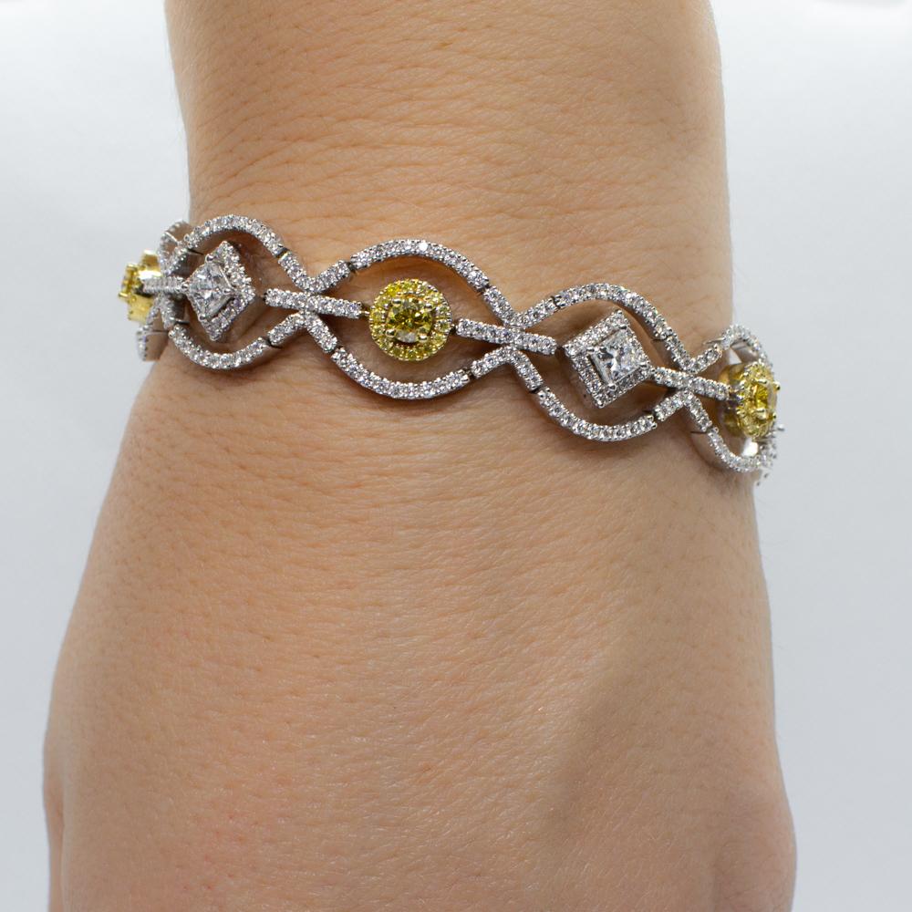Nachlass-Armband mit gelben und weißen Diamanten im Prinzessinnenschliff, 18 Karat zweifarbiges Gold Damen im Angebot