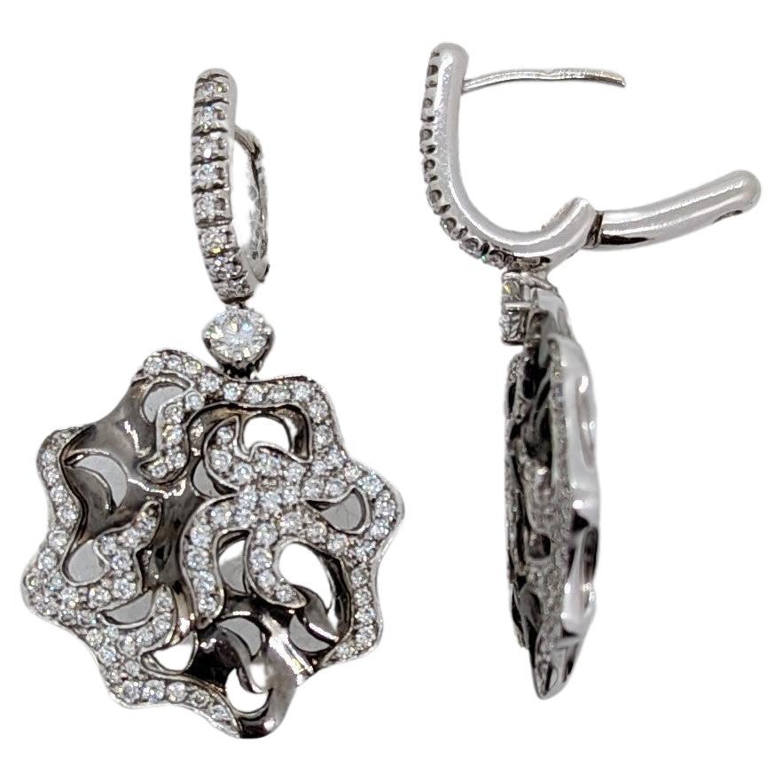 Estate ZYDO Boucles d'oreilles pendantes en or blanc 18 carats avec diamants blancs et ronds en vente
