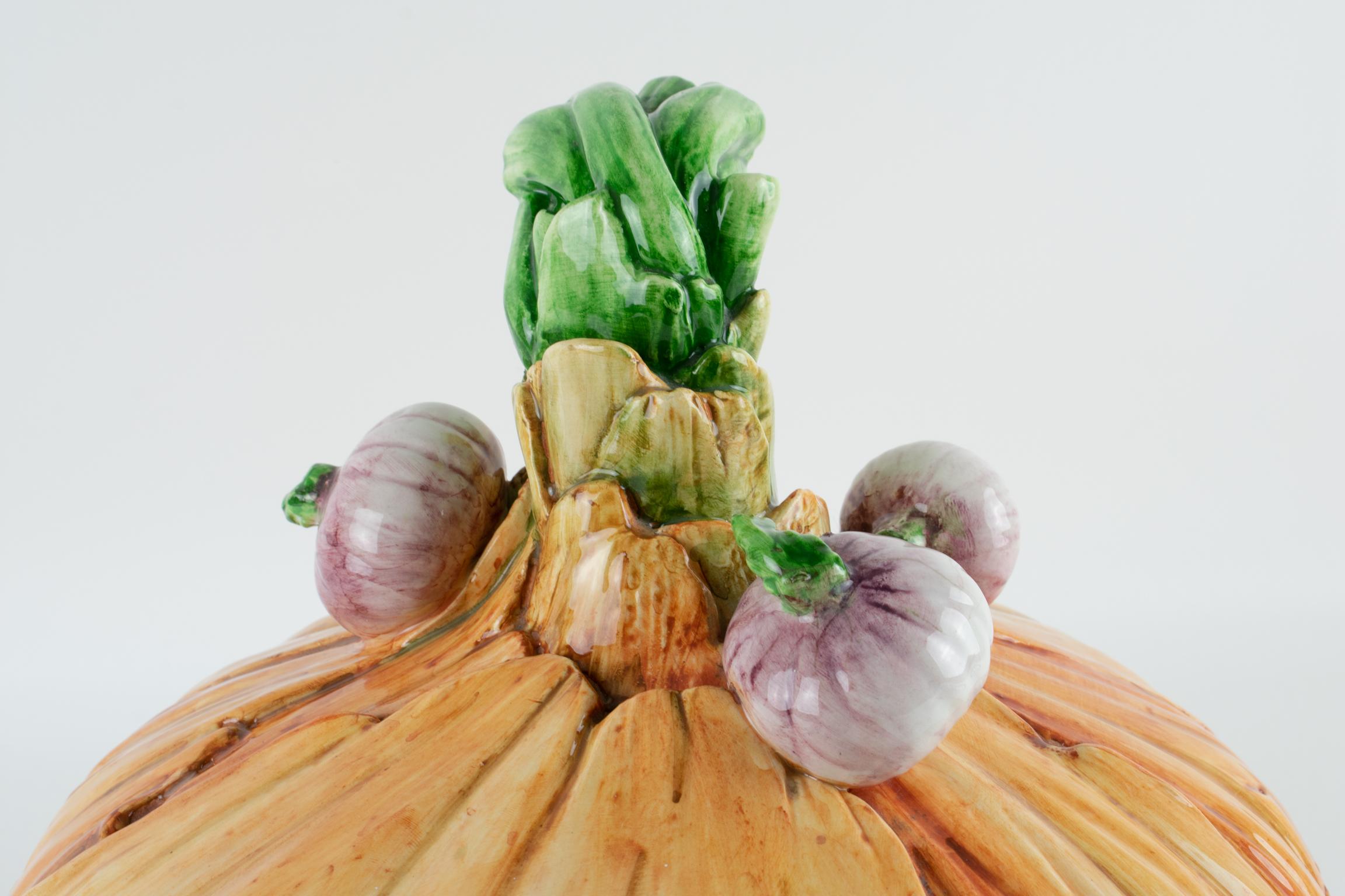 Este Ceramic Large Majolica Onion Tureen Covered Dish Centerpiece, 1960 en vente 2
