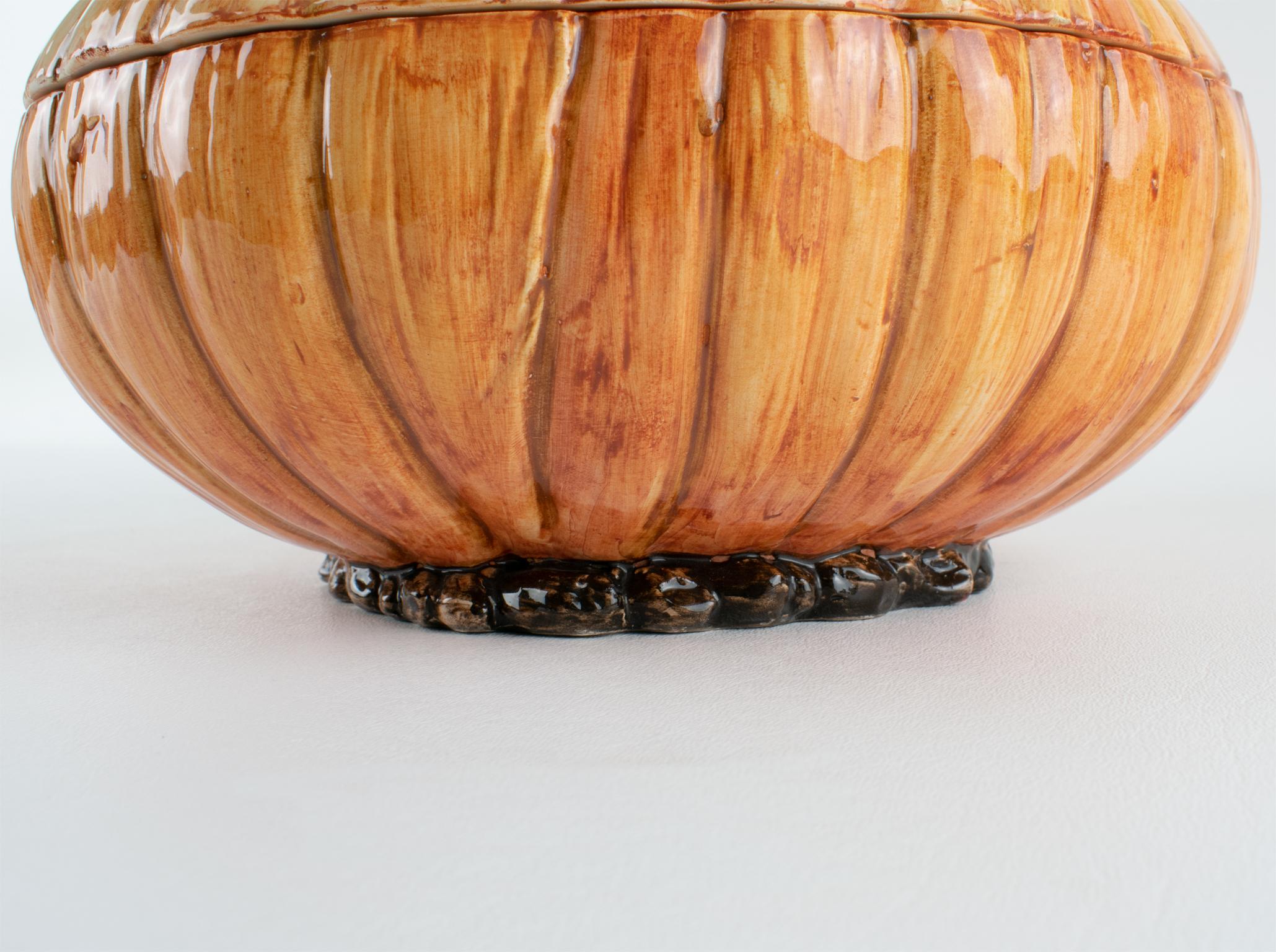 Este Ceramic Large Majolica Onion Tureen Covered Dish Centerpiece, 1960 en vente 4
