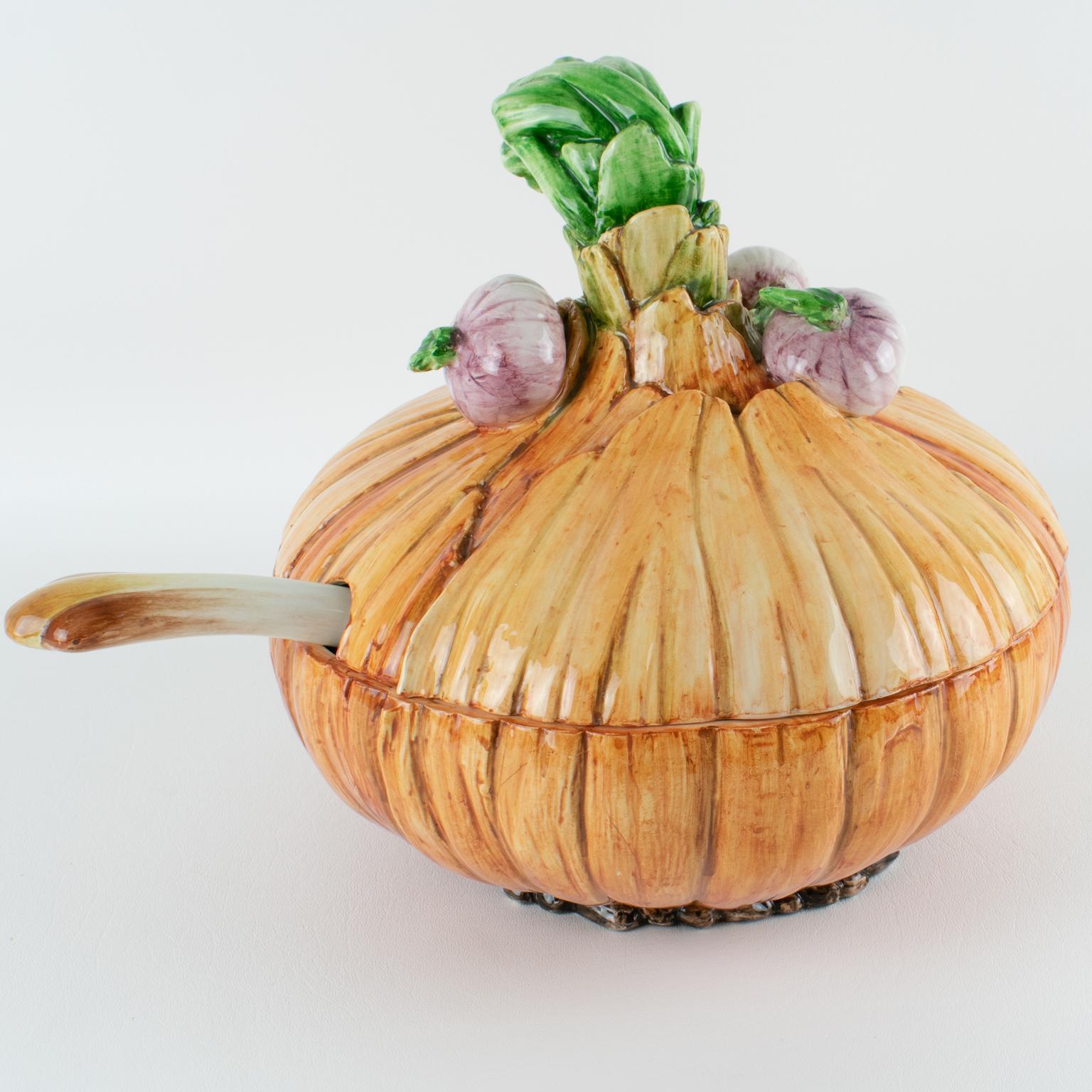 Peint Este Ceramic Large Majolica Onion Tureen Covered Dish Centerpiece, 1960 en vente