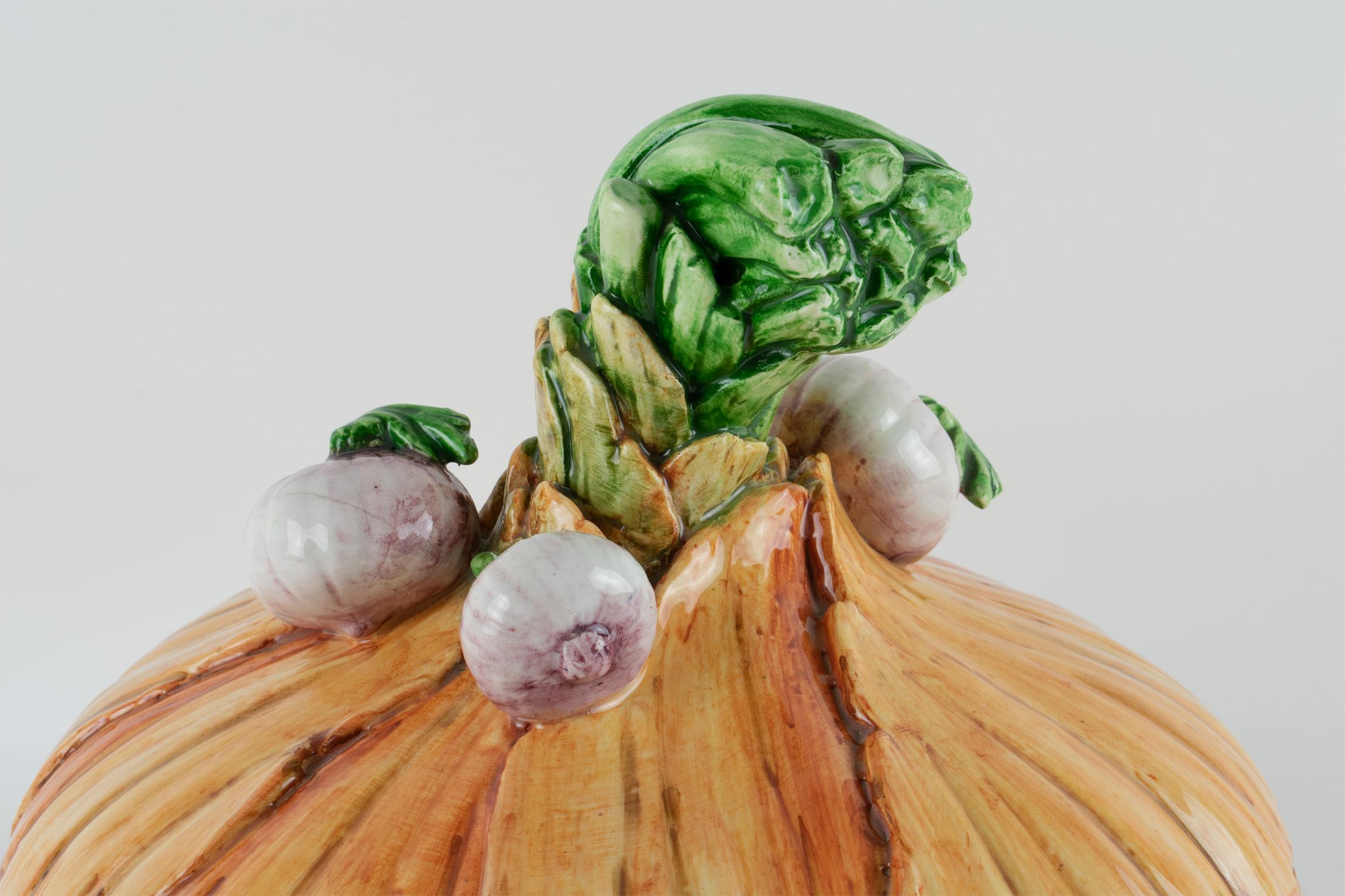 Este Ceramic Large Majolica Onion Tureen Covered Dish Centerpiece, 1960 en vente 1
