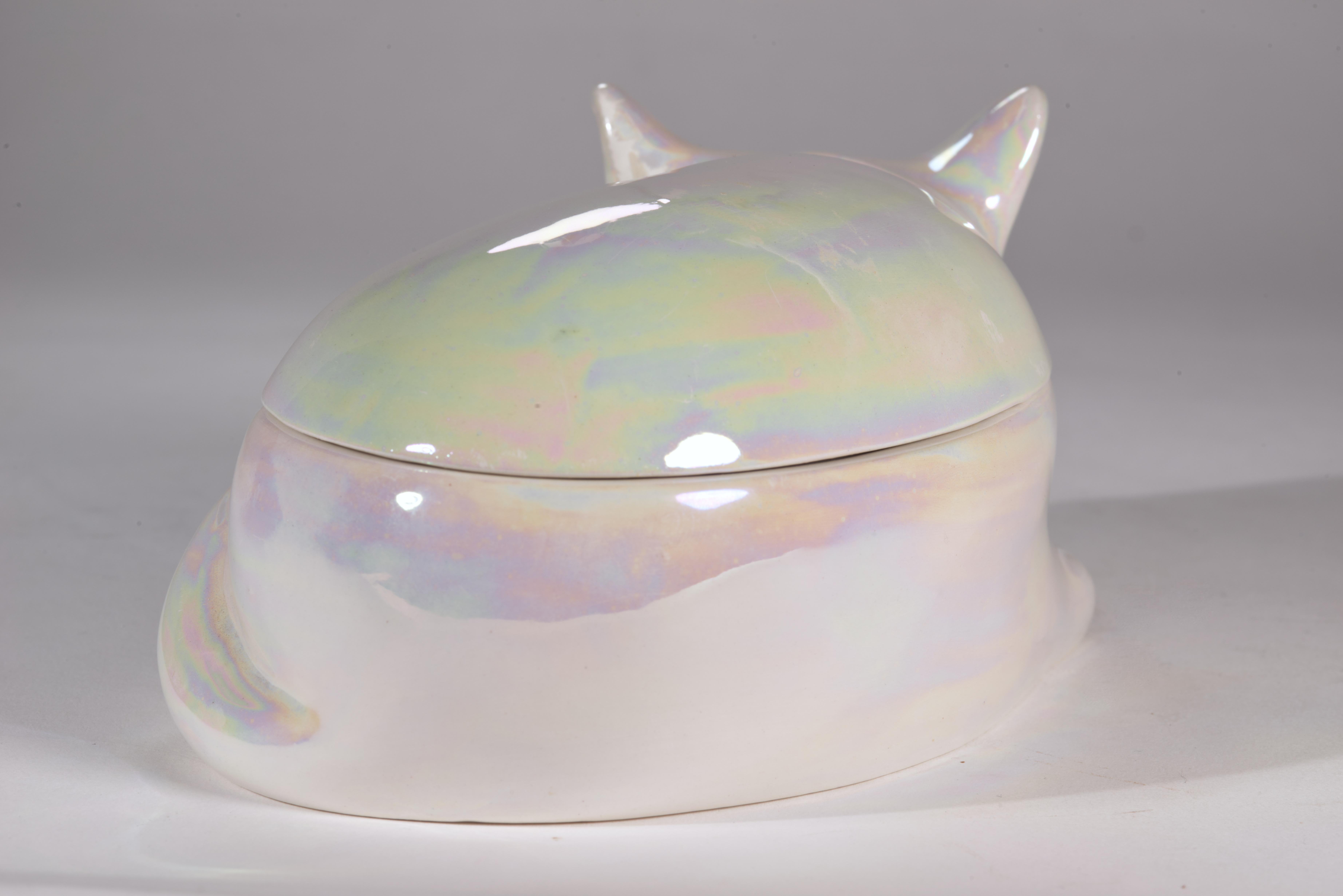 Este Ceramiche para Bergdorf Goodman Caja de porcelana para gatos con tapa en venta 2