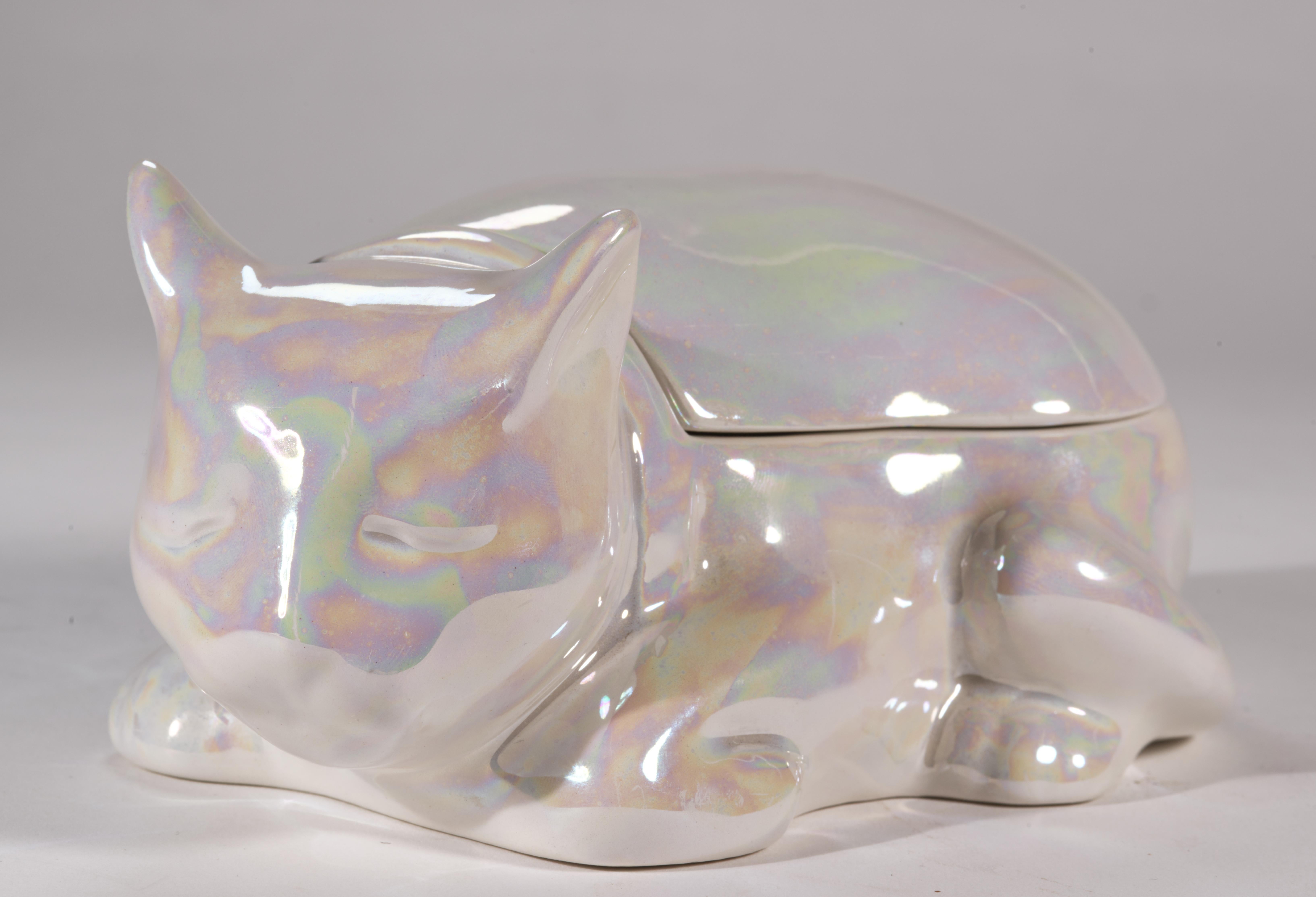 Este Ceramiche para Bergdorf Goodman Caja de porcelana para gatos con tapa Italiano en venta