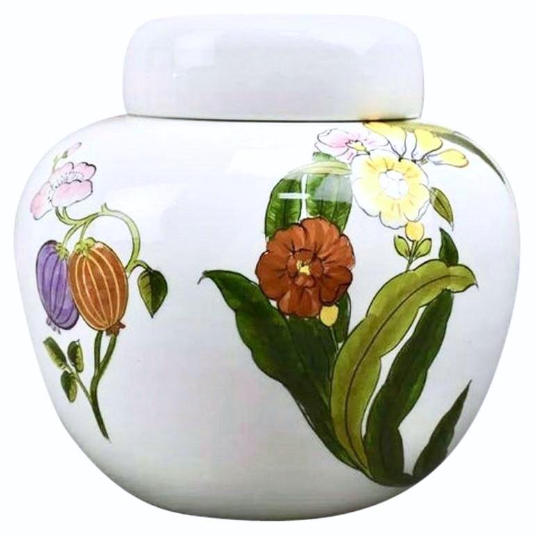 Ceramiche für Tiffany & Co. Handbemalte Vase und Deckel aus geblümtem Porzellan, Urne im Angebot