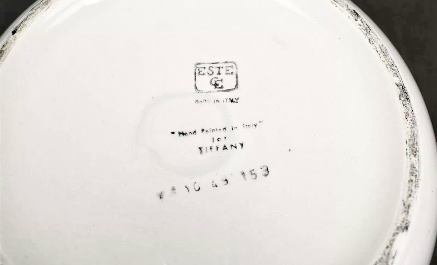 Este Ceramiche para Tiffany & Co. Jarrón y Tapa de Porcelana Floral Pintados a Mano, Urna en Bueno estado para la venta en Brooklyn, NY