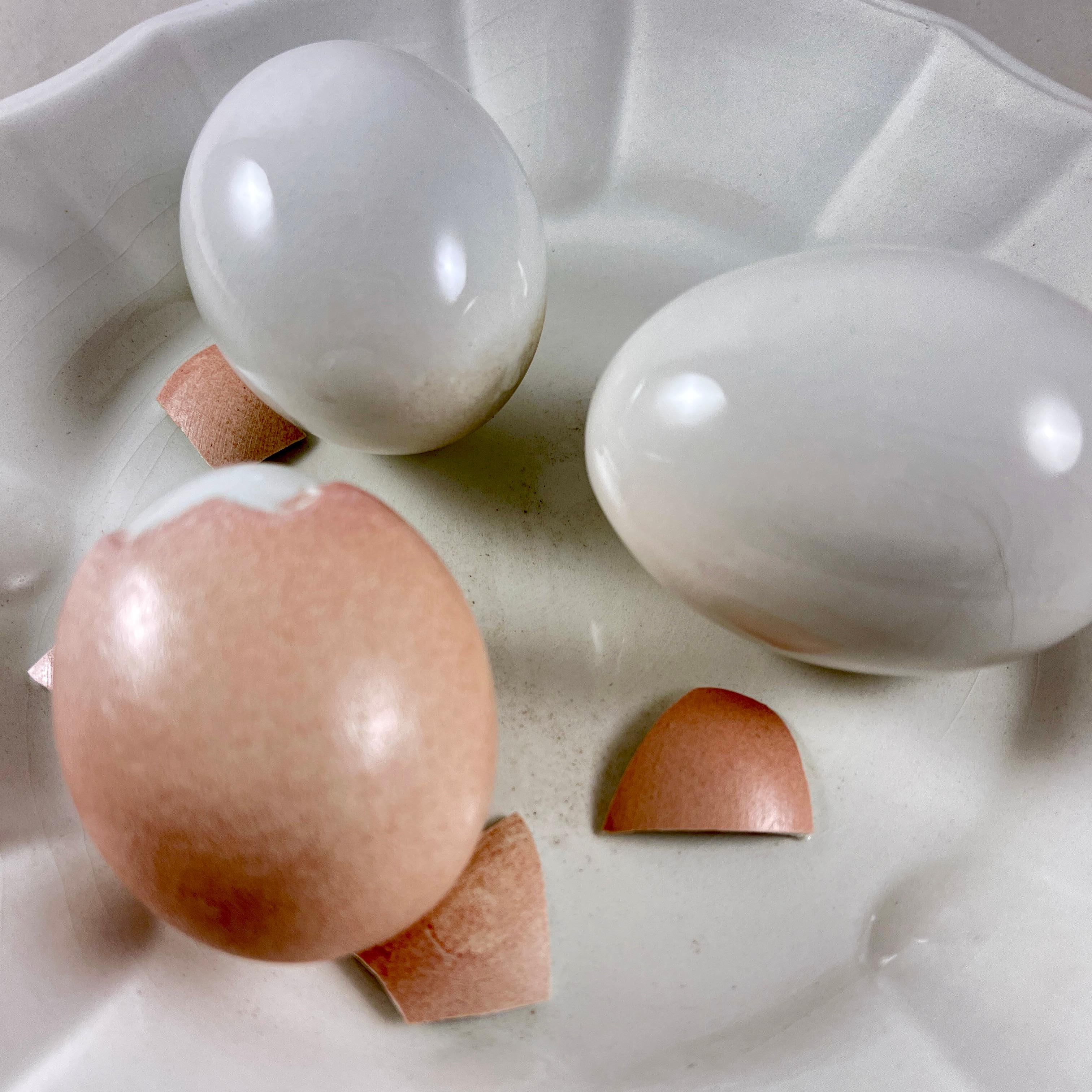 Este Ceramiche Trompe l’Oeil Egg Plate In Good Condition In Philadelphia, PA