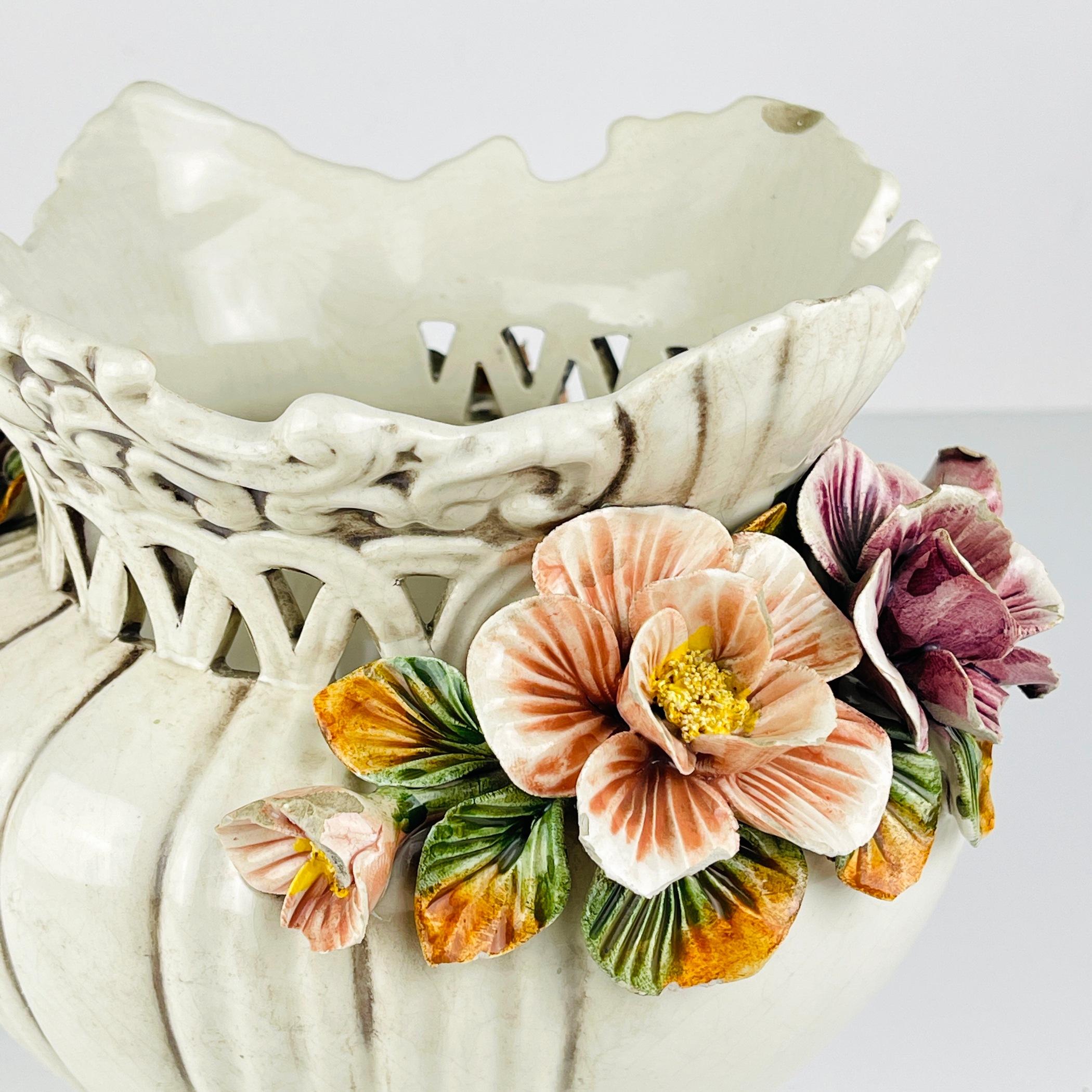 Italian Este ceramics vase with flowers Italy 1950s  For Sale