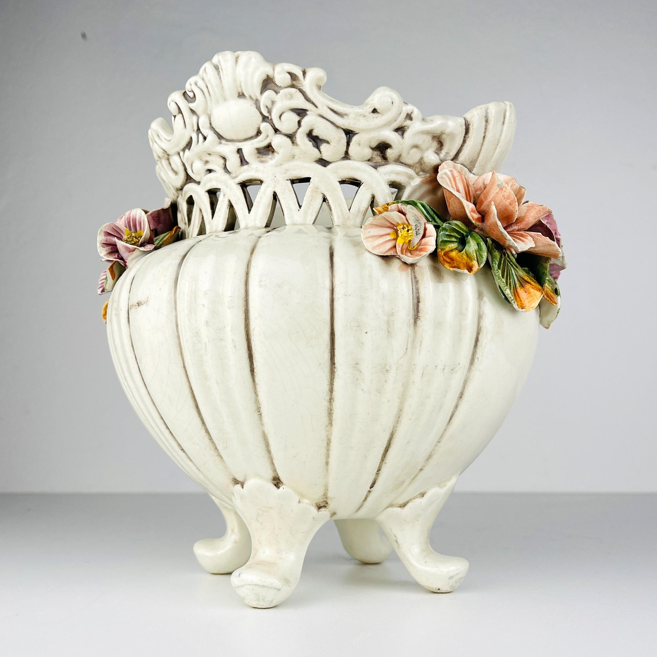 Vaso di ceramica Este con fiori Italia anni '50 In condizioni buone in vendita a Miklavž Pri Taboru, SI