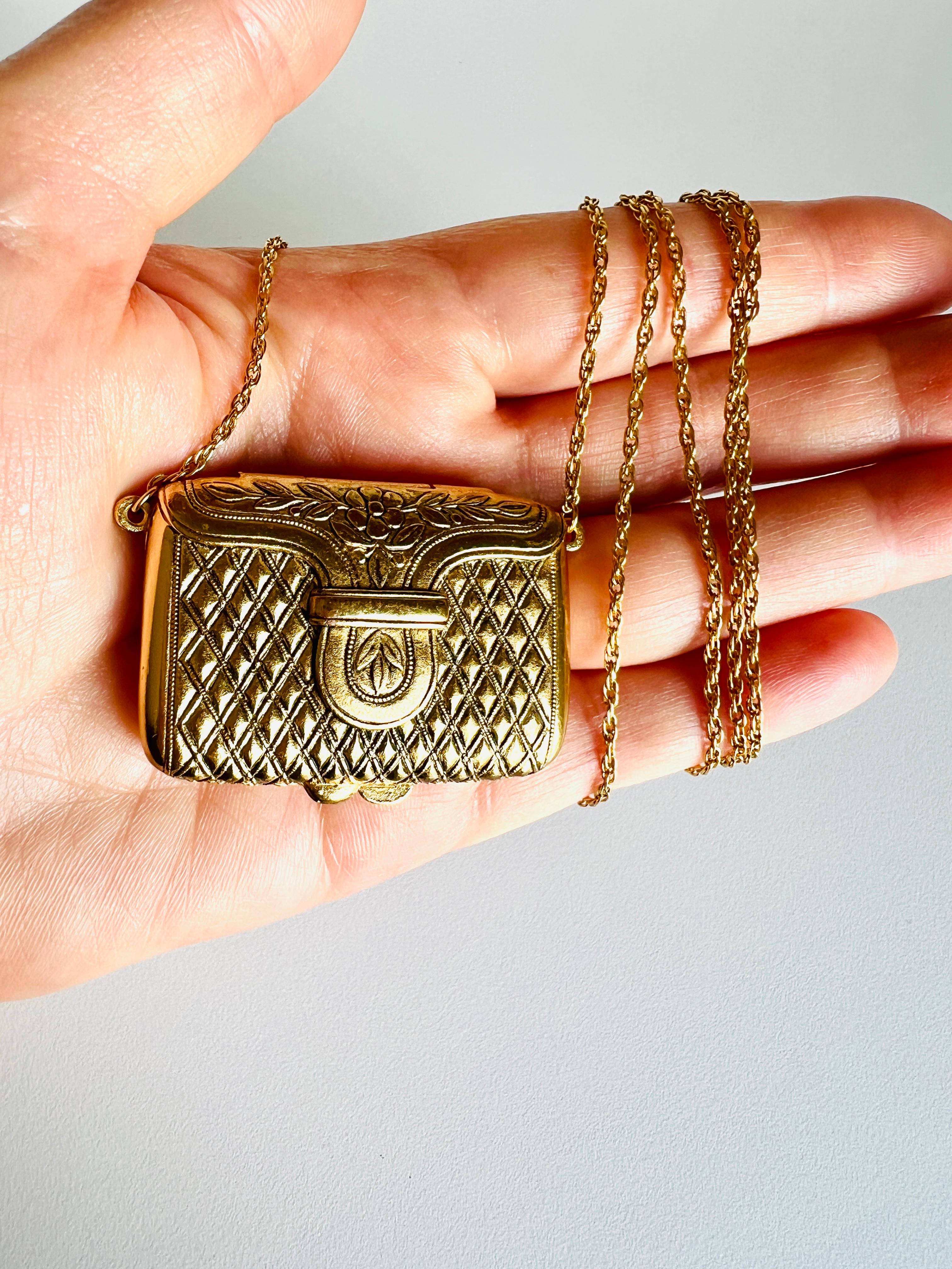 Estee Lauder Perfume Compact Handbag Love Note Locket Chain Necklace In Good Condition In Sausalito, CA