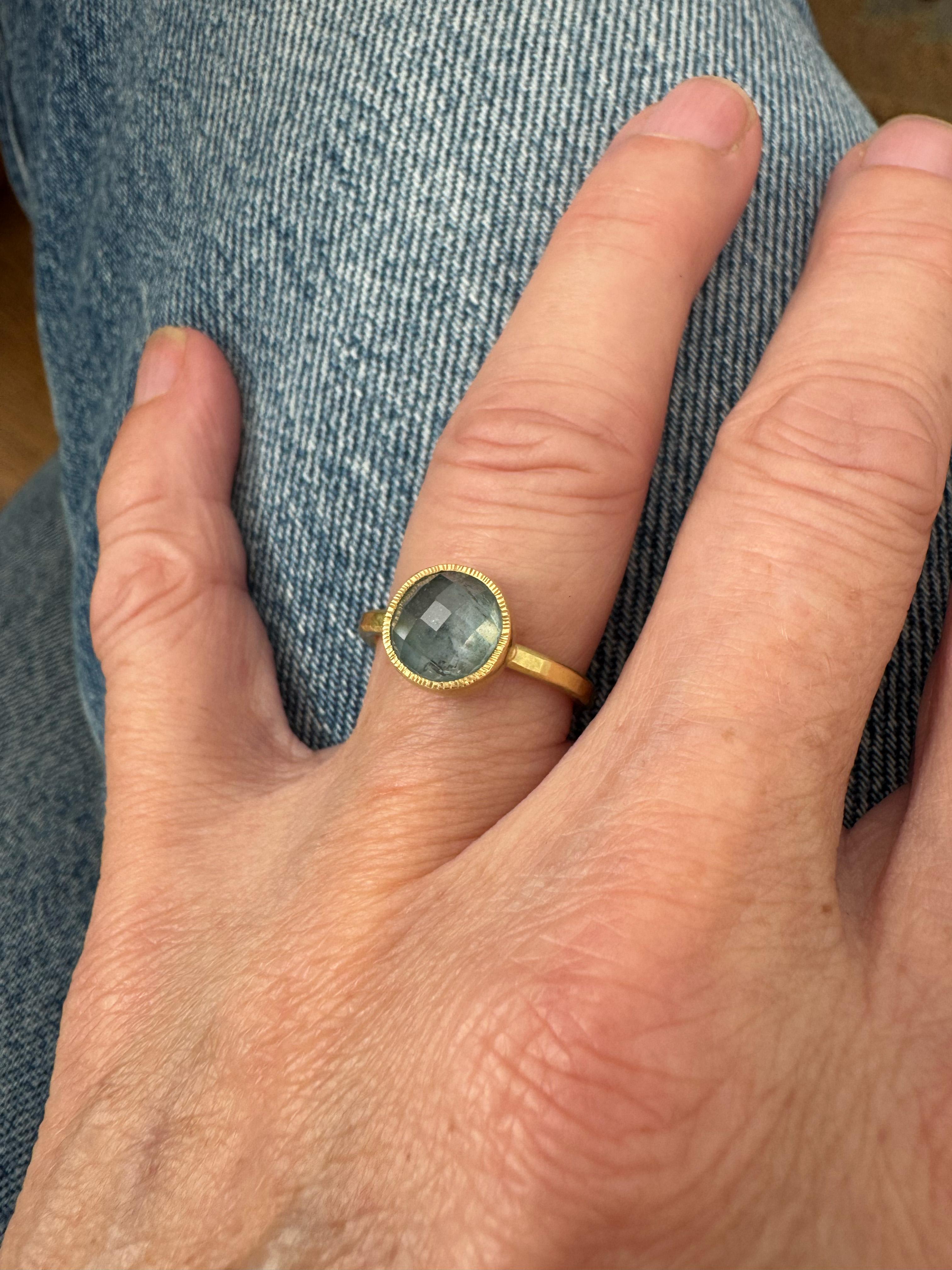 Estella Solitaire Sapphire Ring - Handcrafted in Ethical 18ct Fairmined Gold im Angebot 2