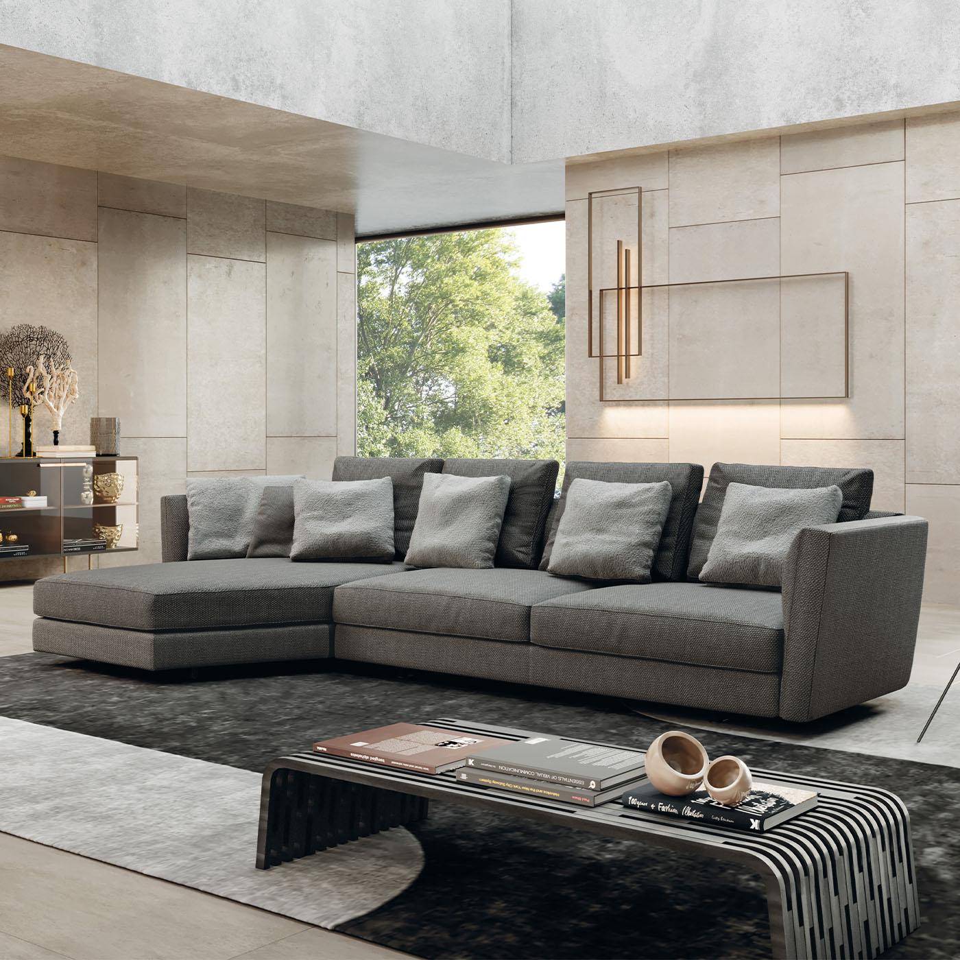 Dieses von Norberto Delfinetti entworfene Sofa ist mit einem stabilen Holzrahmen und einer hochdichten Schaumstoffpolsterung ausgestattet, die für Langlebigkeit und Entspannung sorgen. Die Sitzkissen sind mit Polyurethan umhüllt und bieten Komfort,