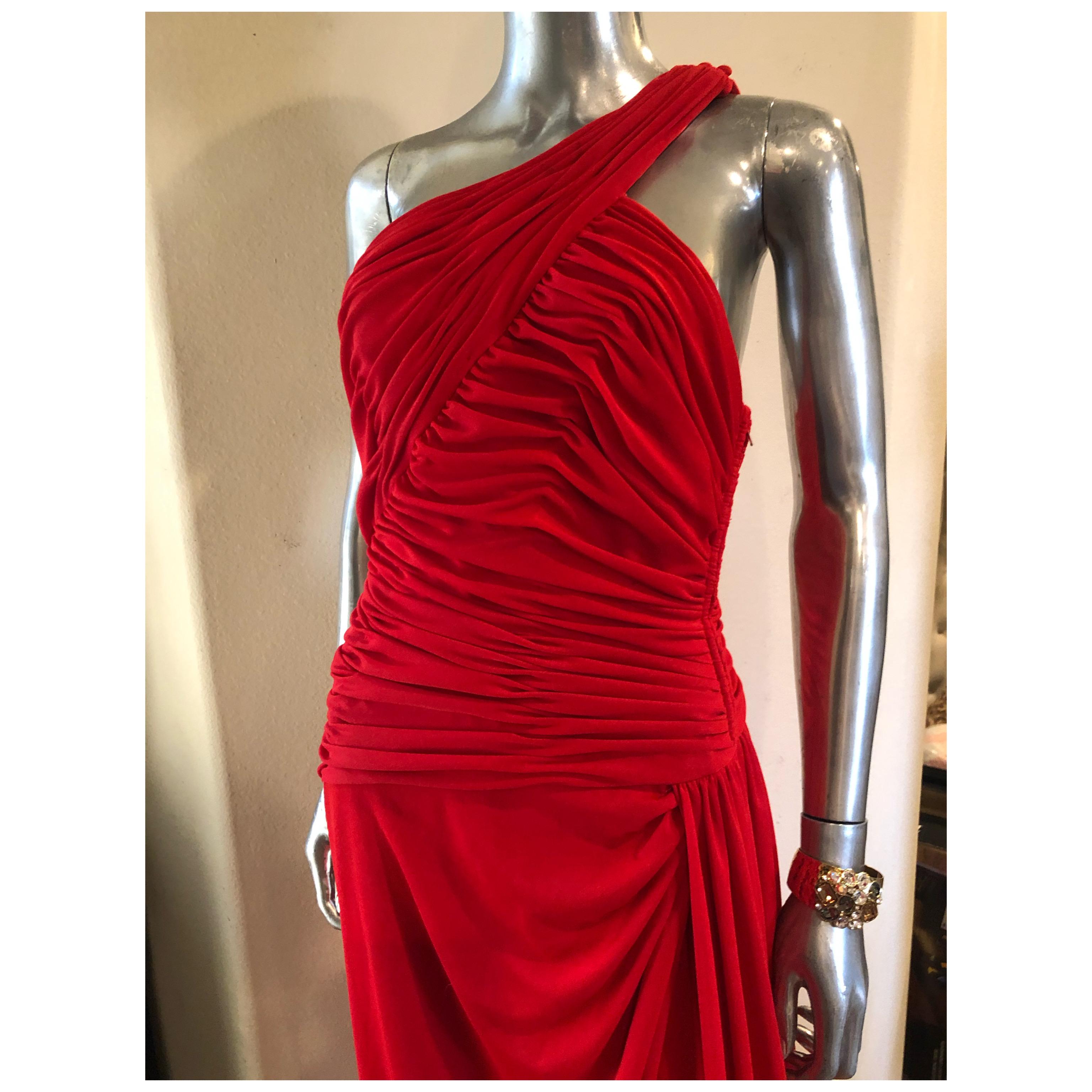 Estevez Hollywood Vintage Vestito monospalla drappeggiato in crepe rosso taglia 8 in vendita 2