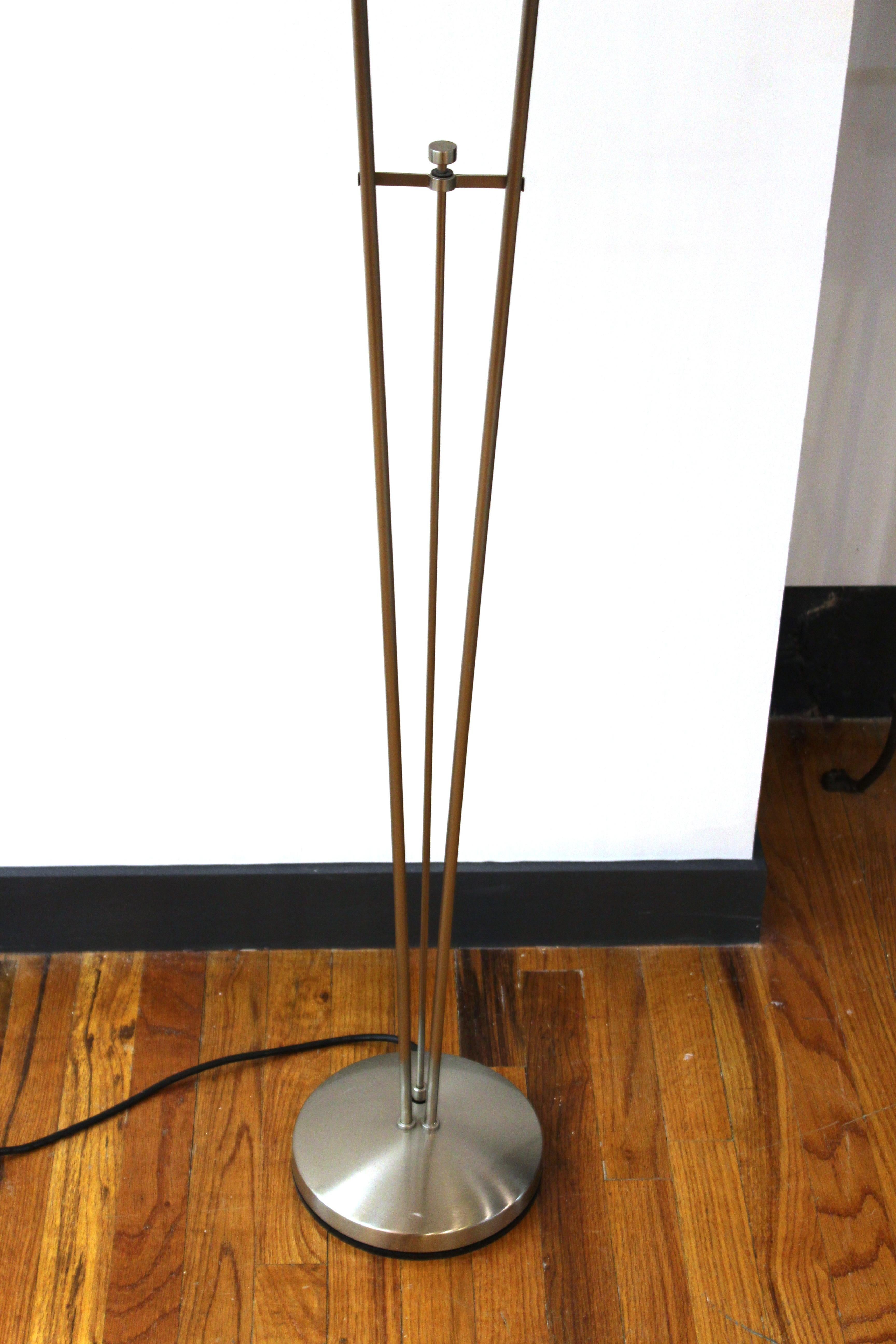 Estiluz Spanish Modern Floor Lamp In Good Condition In New York, NY