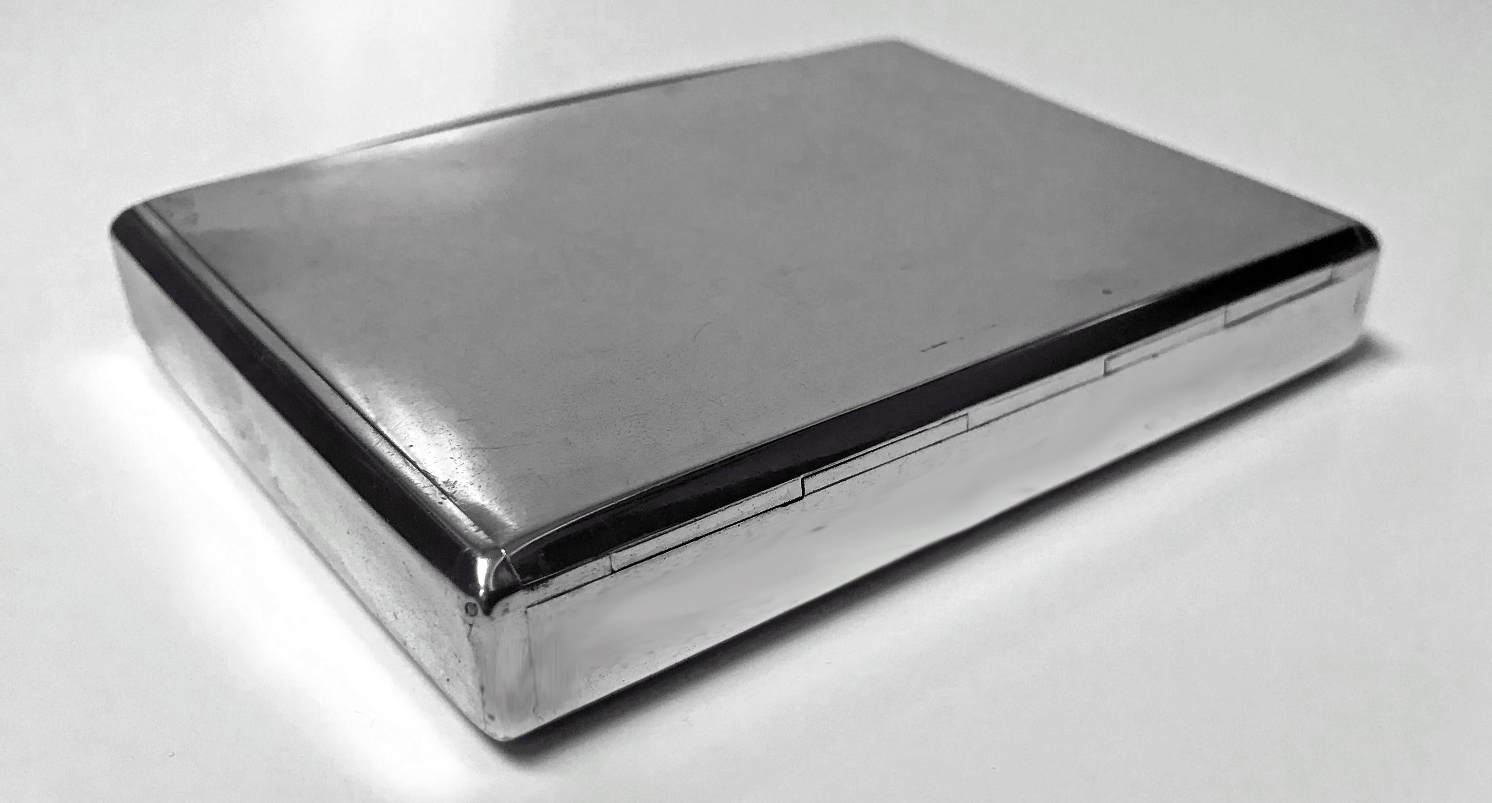 Art Deco Silver Cigarette Case, Estonia, circa 1925 In Good Condition In Toronto, ON