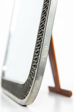 Miroir de table Estrid Ericson produit par Svenskt Tenn en Suède