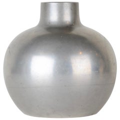 Vase Estrid Ericson, en étain, Firma Svenskt Tenn, Suède, 1931