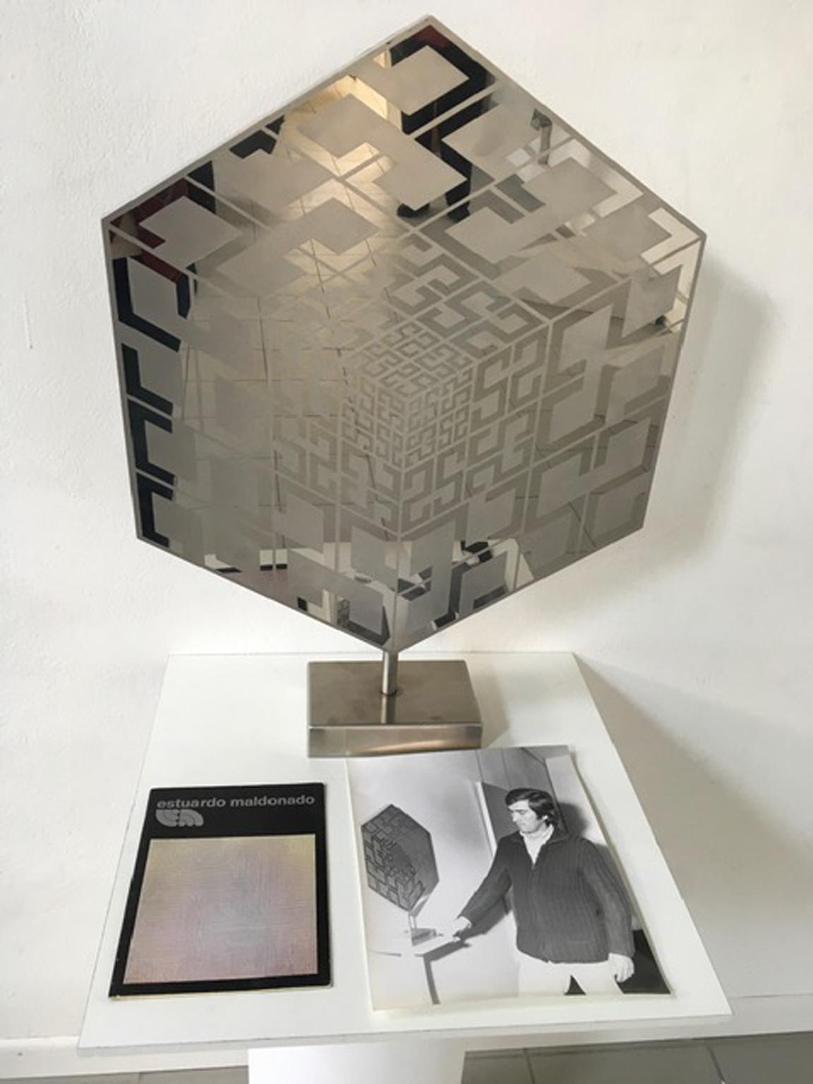 Geometrische abstrakte Stahlskulptur „Die neue Welt“ von Estuardo Maldonado, 1970 im Angebot 14