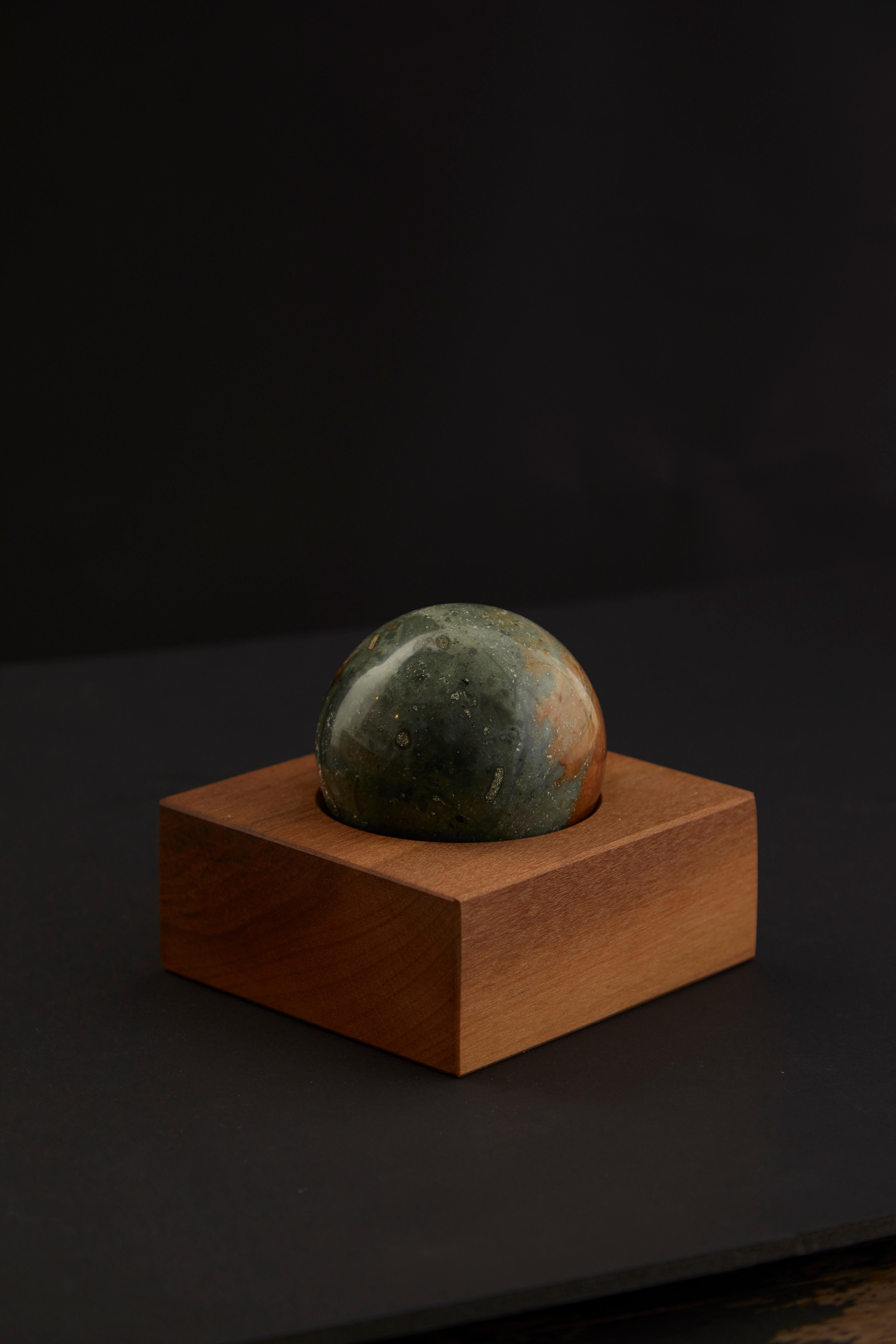 Let herbs and spices show off their true flavors with this beautiful gemstone and wood piece. This mortar will not only bring out the true essence and aroma of your traditional spices, it will also look great on your kitchen counter.
The mortar is
